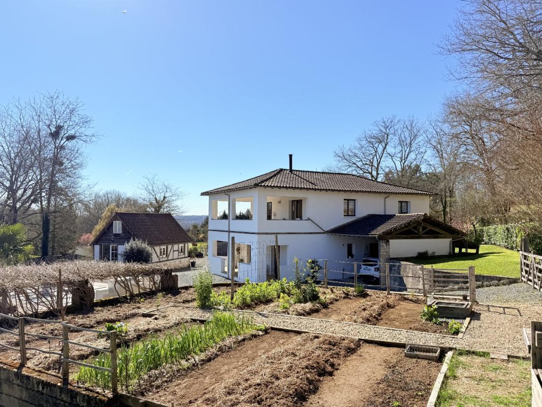 4 bedroom maison in Saint Saud Lacoussiere, Dordogne, France