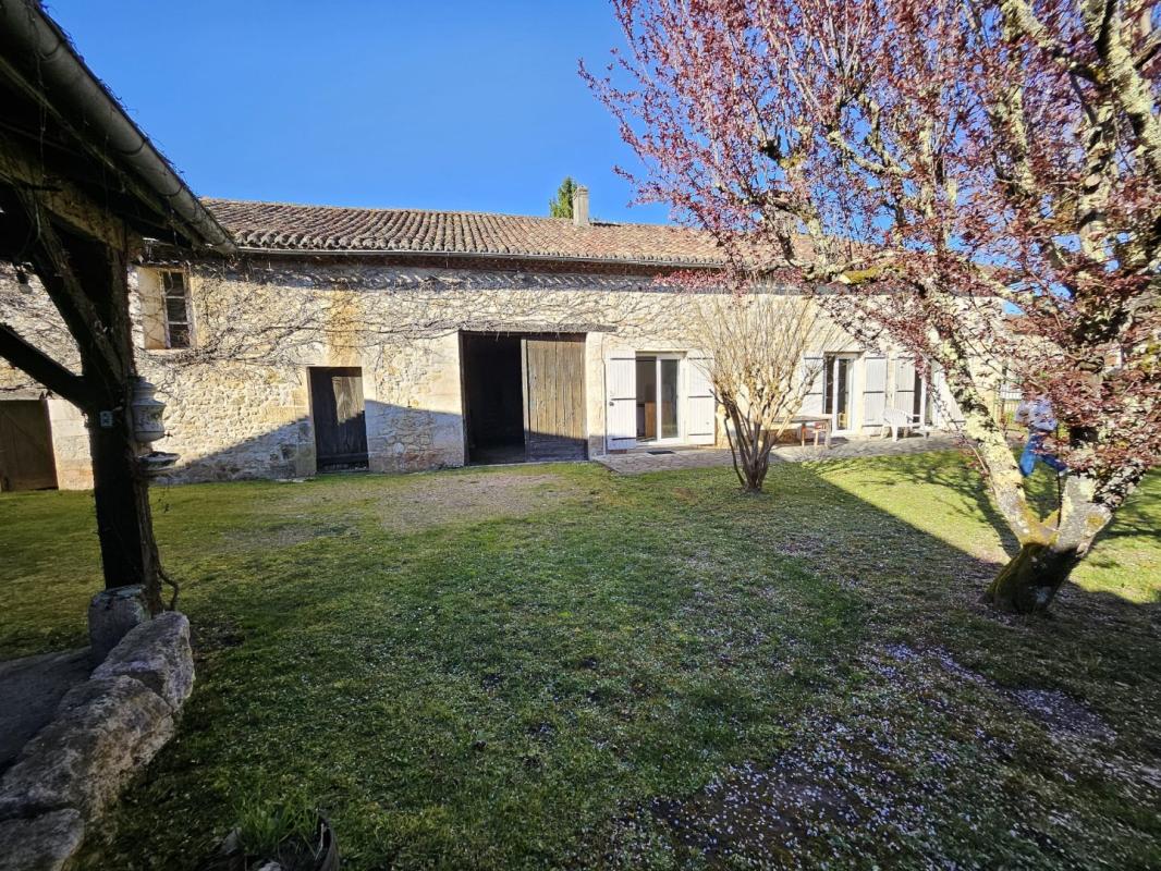 3 bedroom corps de ferme in Antonne Et Trigonant, Dordogne, France