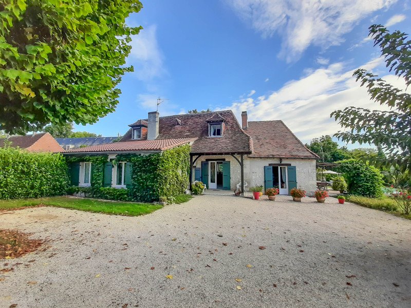 5 bedroom maison situee en campagne in Bassilac, Dordogne, France