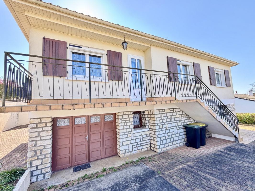 3 bedroom maison in Ruffec, Charente, France