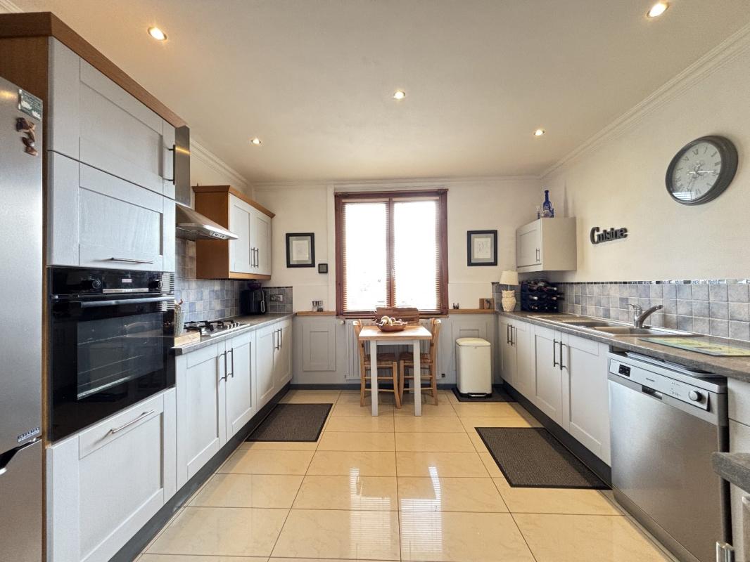 3 bedroom maison in Chatain, Vienne, France