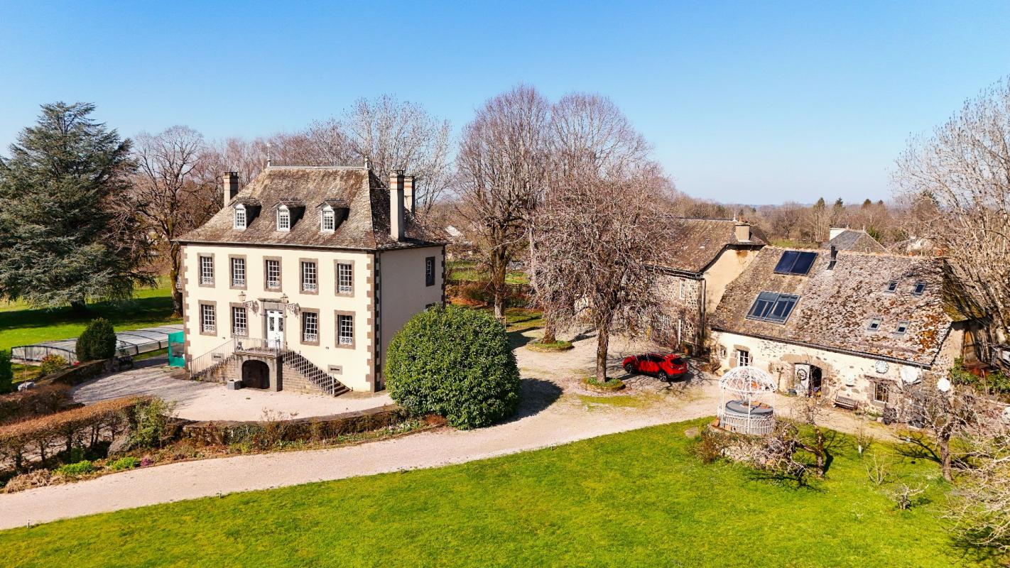 9 bedroom manoir in Mur De Barrez, Aveyron, France