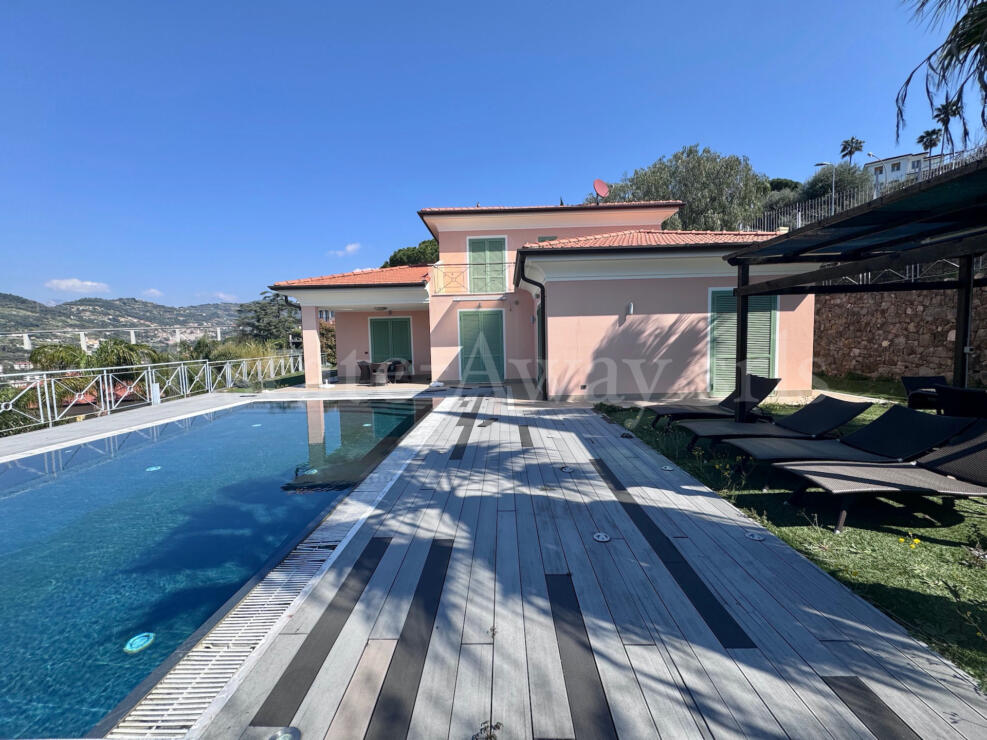 EM1336 Villa with pool and sea view in Bordighera – elegance, comfort, and privacy just minutes from the center