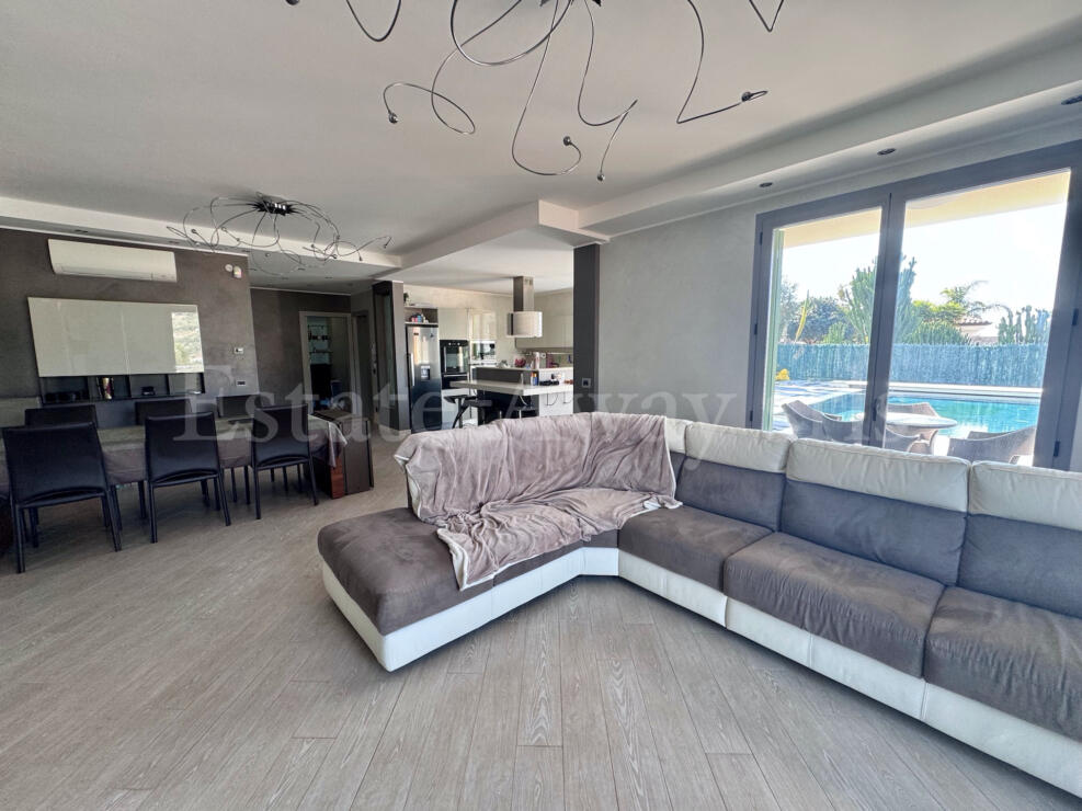 EM1336 Villa with pool and sea view in Bordighera – elegance, comfort, and privacy just minutes from the center