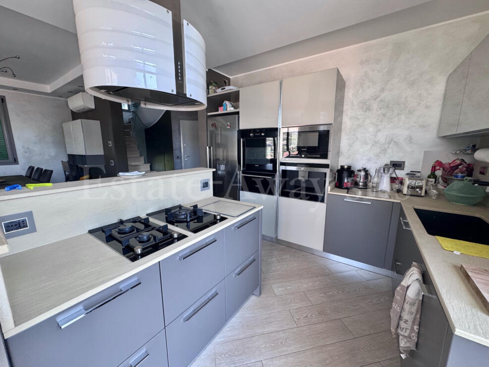 EM1336 Villa with pool and sea view in Bordighera – elegance, comfort, and privacy just minutes from the center