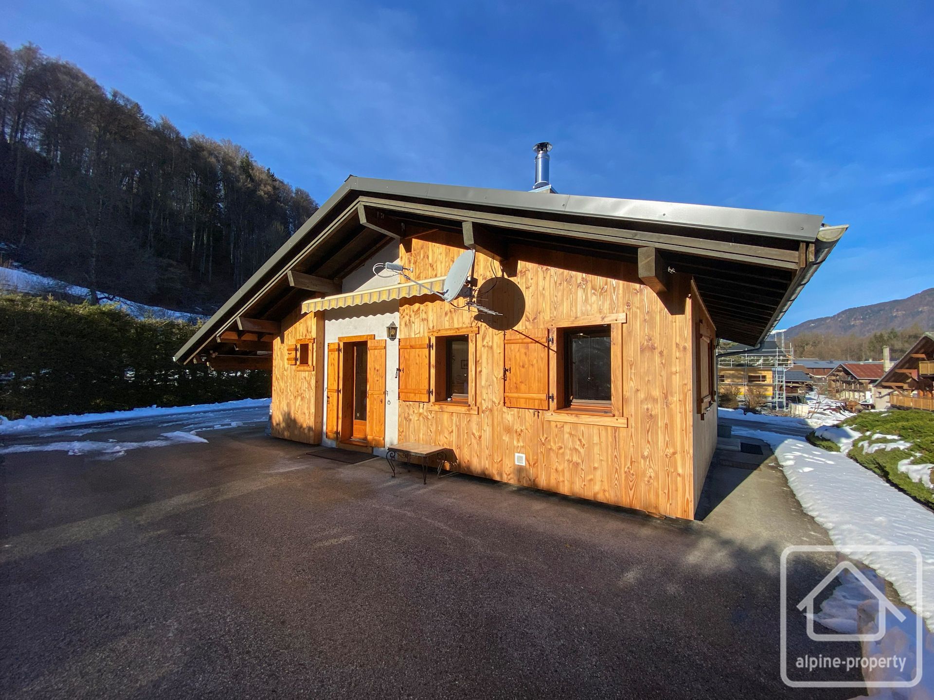 Charming Standalone 2 Bedroom Chalet In Traditional L’Ételley On A 1,262 M² Plot, Ski-bus Access To The Grand Massif, Scope To Extend And Modernise, Just 2 Km From Samoëns – BOSTANSAM