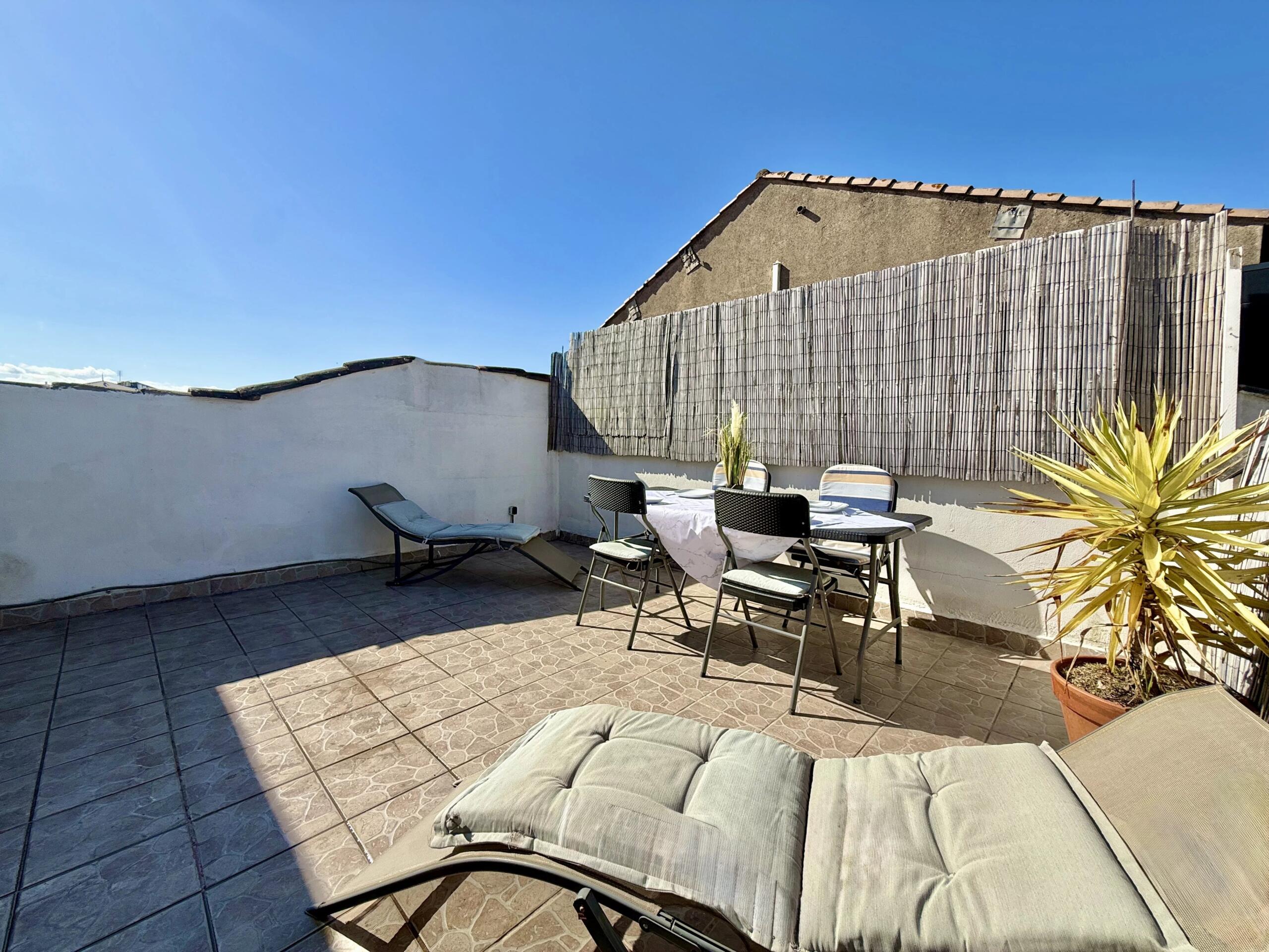 Top-Floor 2-Bedroom Apartment with Private Sun Terrace & Pyrenees Views, Languedoc-Roussillon – France – BVI84610