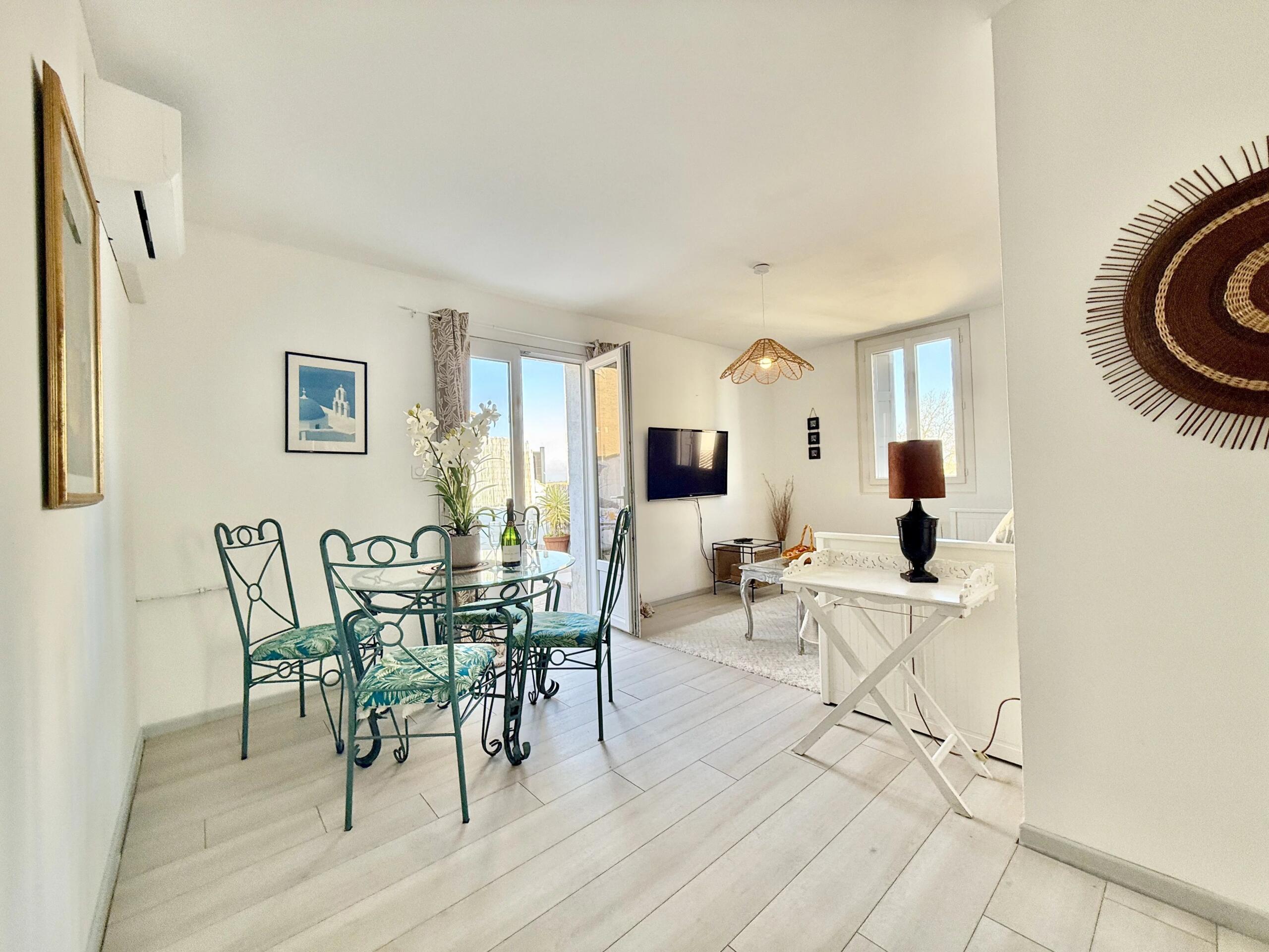 Top-Floor 2-Bedroom Apartment with Private Sun Terrace & Pyrenees Views, Languedoc-Roussillon – France – BVI84610