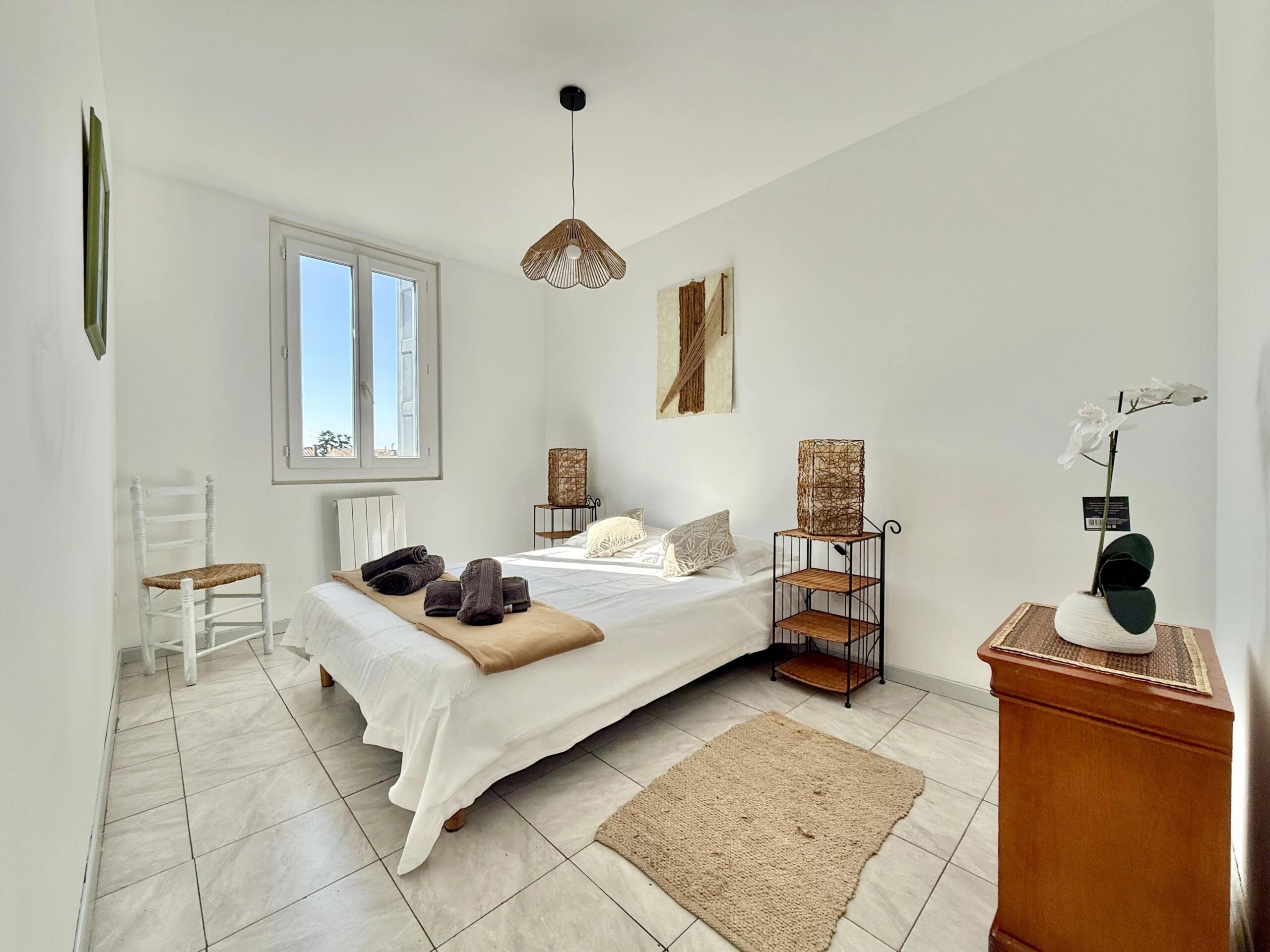 Top-Floor 2-Bedroom Apartment with Private Sun Terrace & Pyrenees Views, Languedoc-Roussillon – France – BVI84610