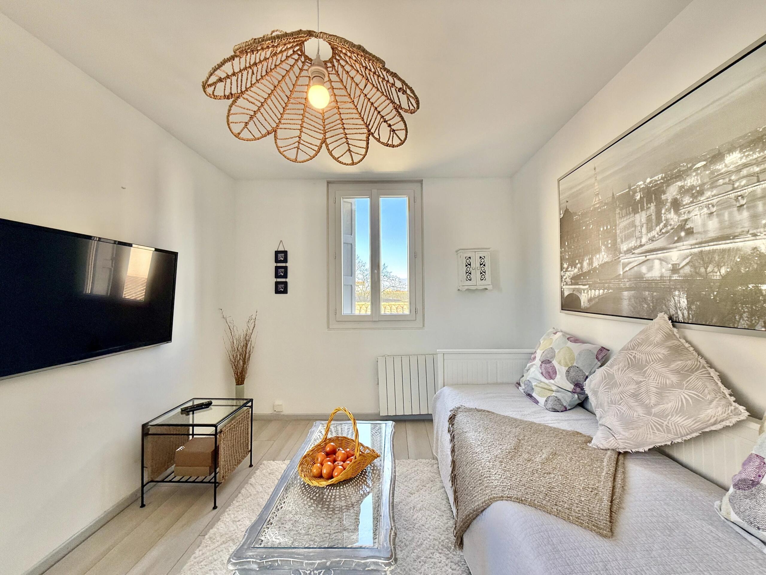 Top-Floor 2-Bedroom Apartment with Private Sun Terrace & Pyrenees Views, Languedoc-Roussillon – France – BVI84610