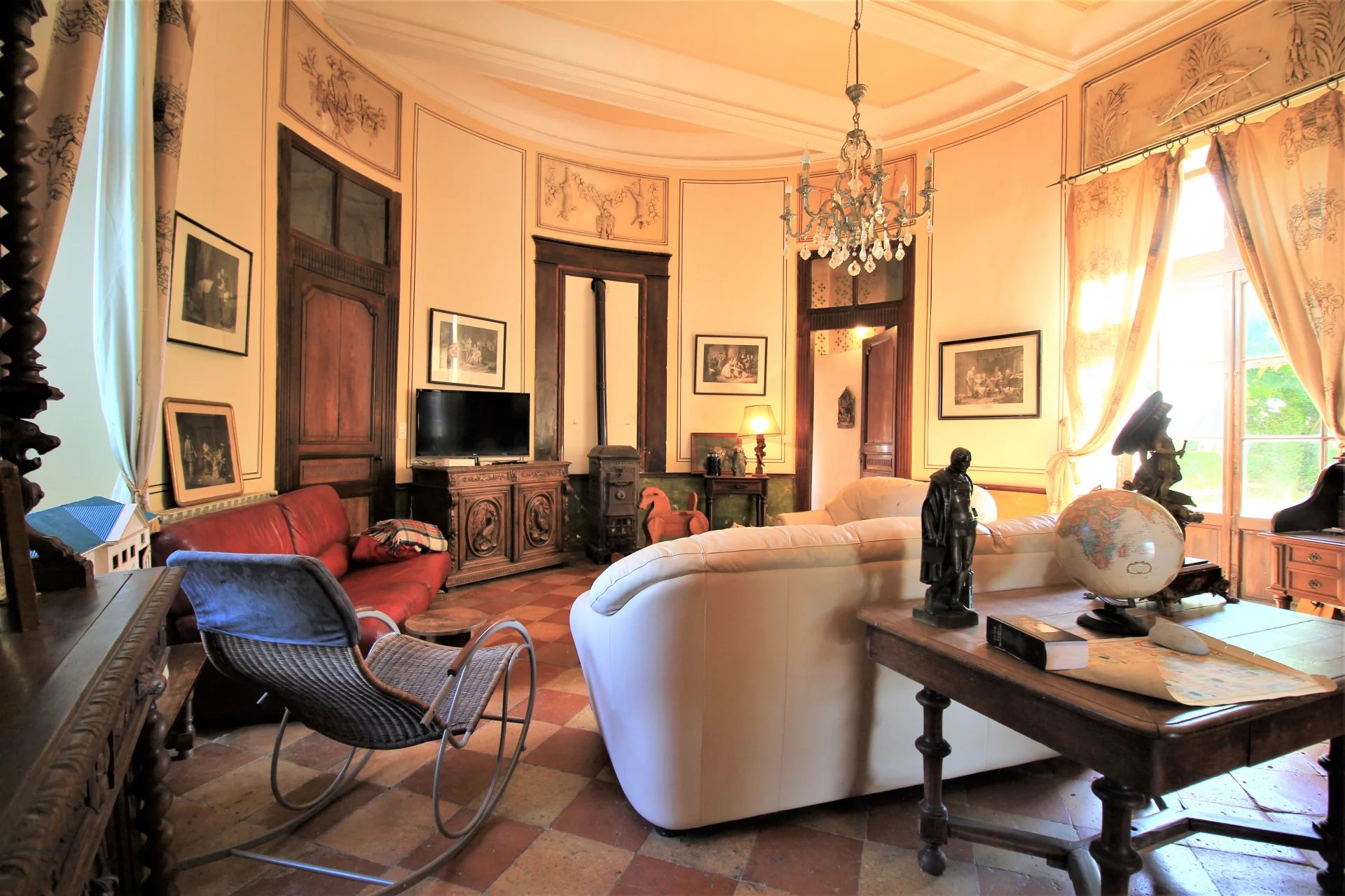 Magnificent 16th century chateau with chapel set in 2 hectares of parkland, Aquitaine – France – BVI84899