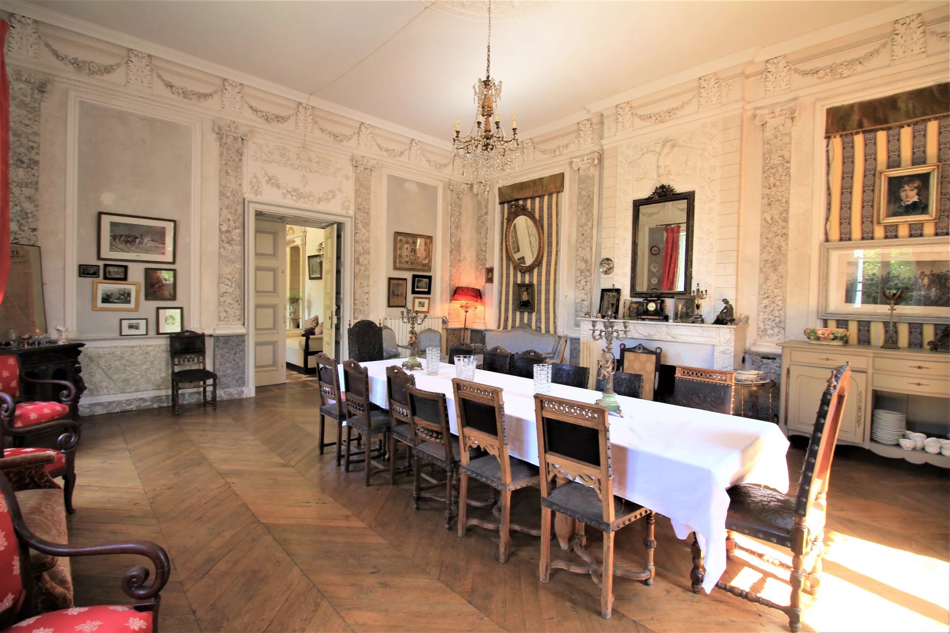 Magnificent 16th century chateau with chapel set in 2 hectares of parkland, Aquitaine – France – BVI84899