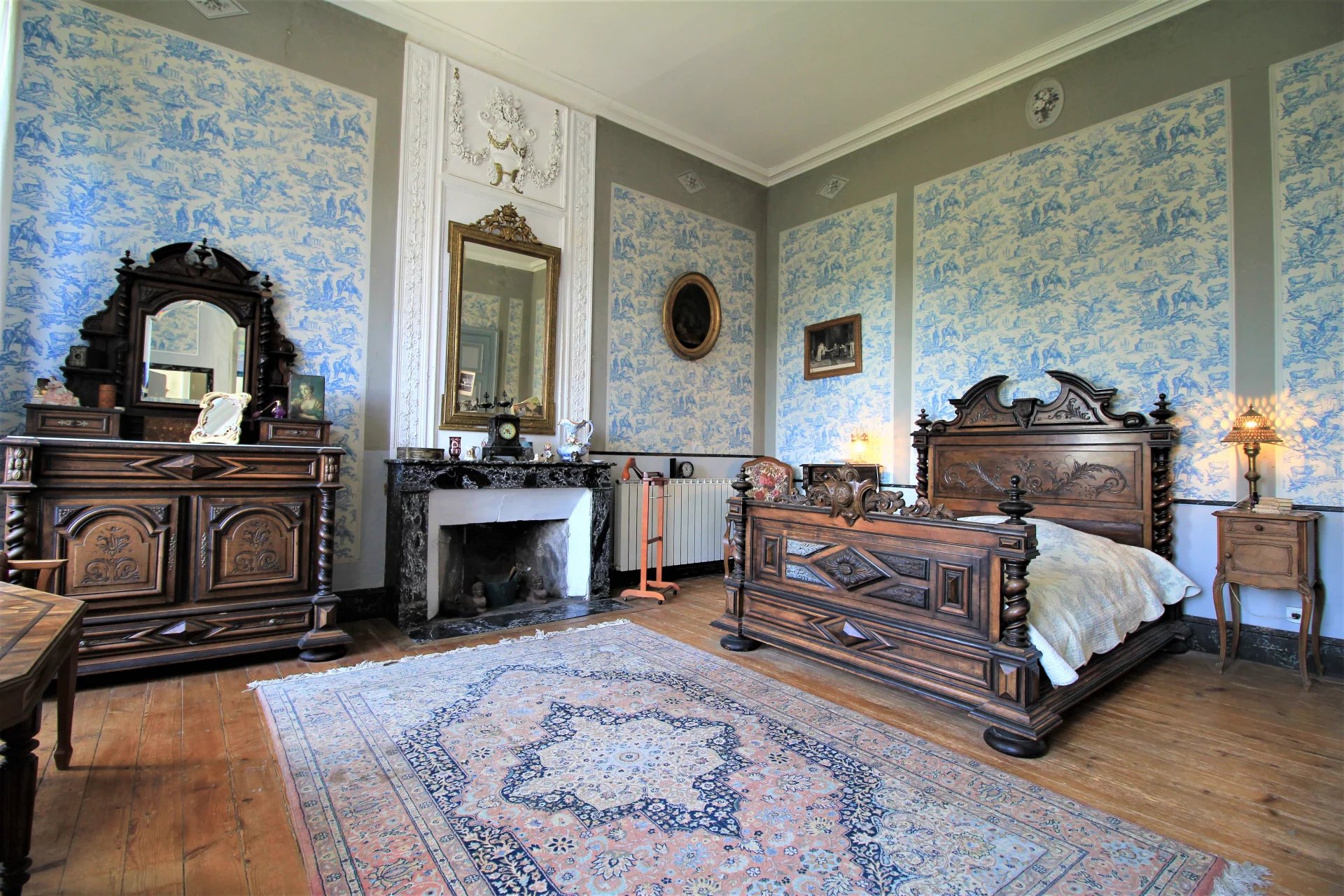 Magnificent 16th century chateau with chapel set in 2 hectares of parkland, Aquitaine – France – BVI84899