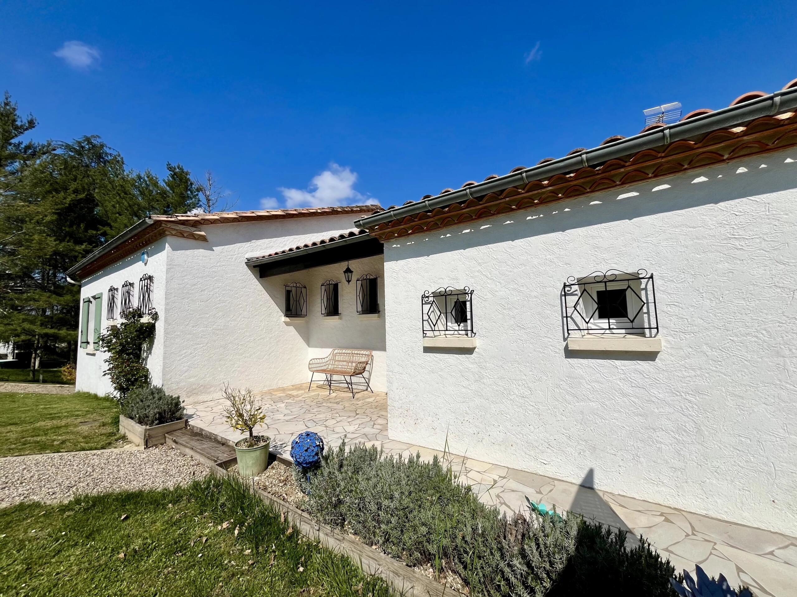 Elegant riverside home with pool and panoramic views, Aquitaine – France – BVI84390