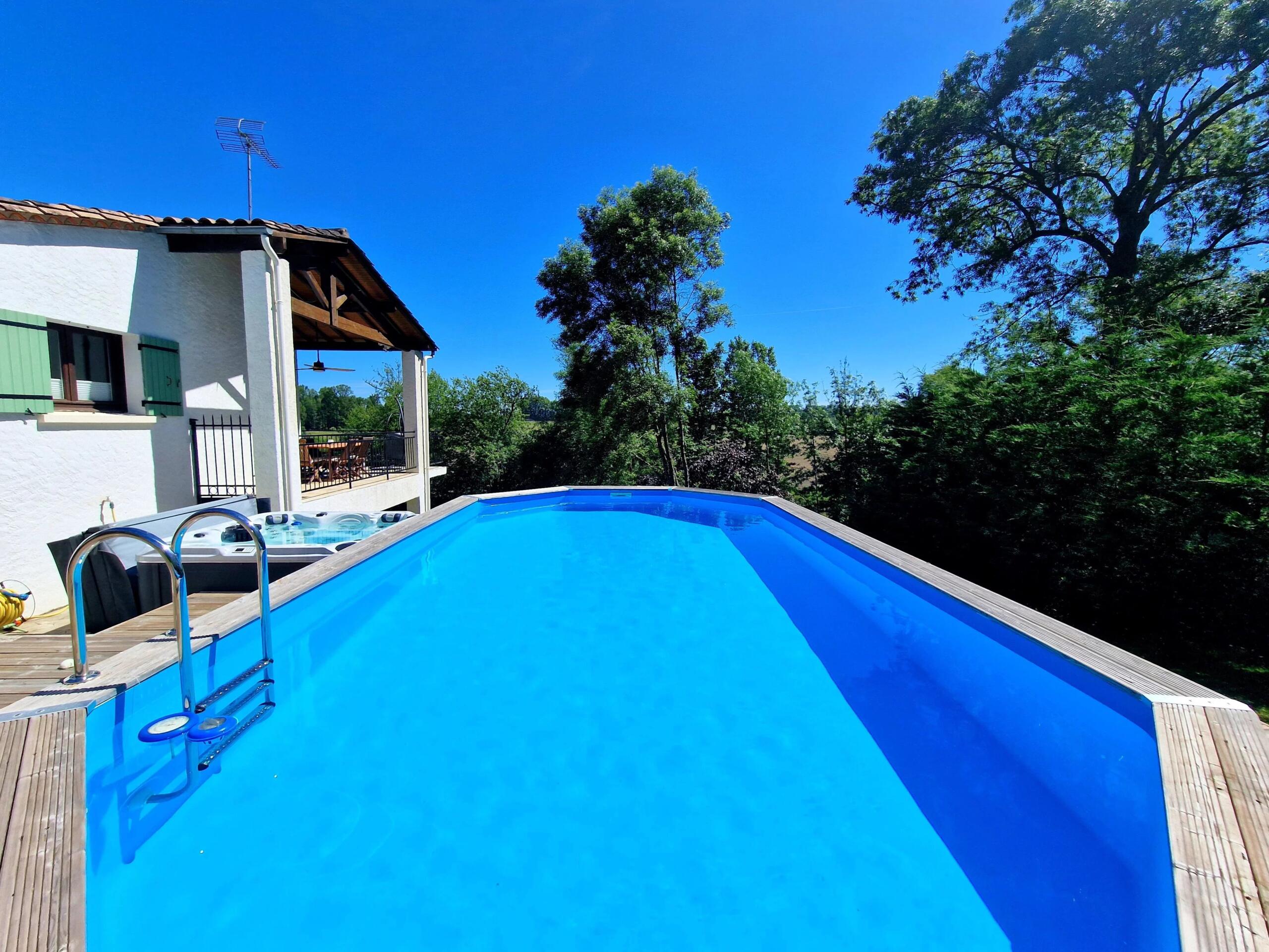 Elegant riverside home with pool and panoramic views, Aquitaine – France – BVI84390