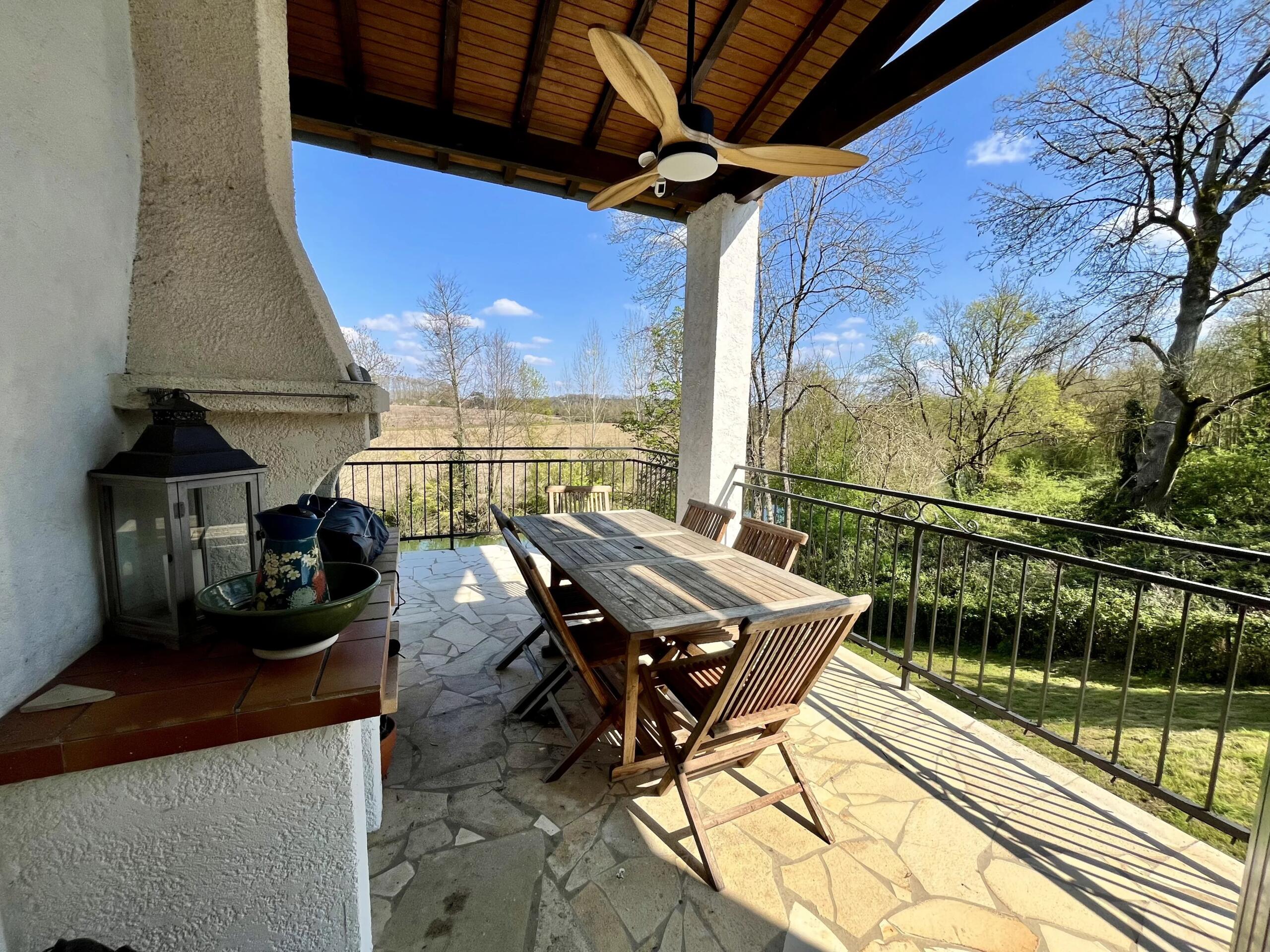 Elegant riverside home with pool and panoramic views, Aquitaine – France – BVI84390