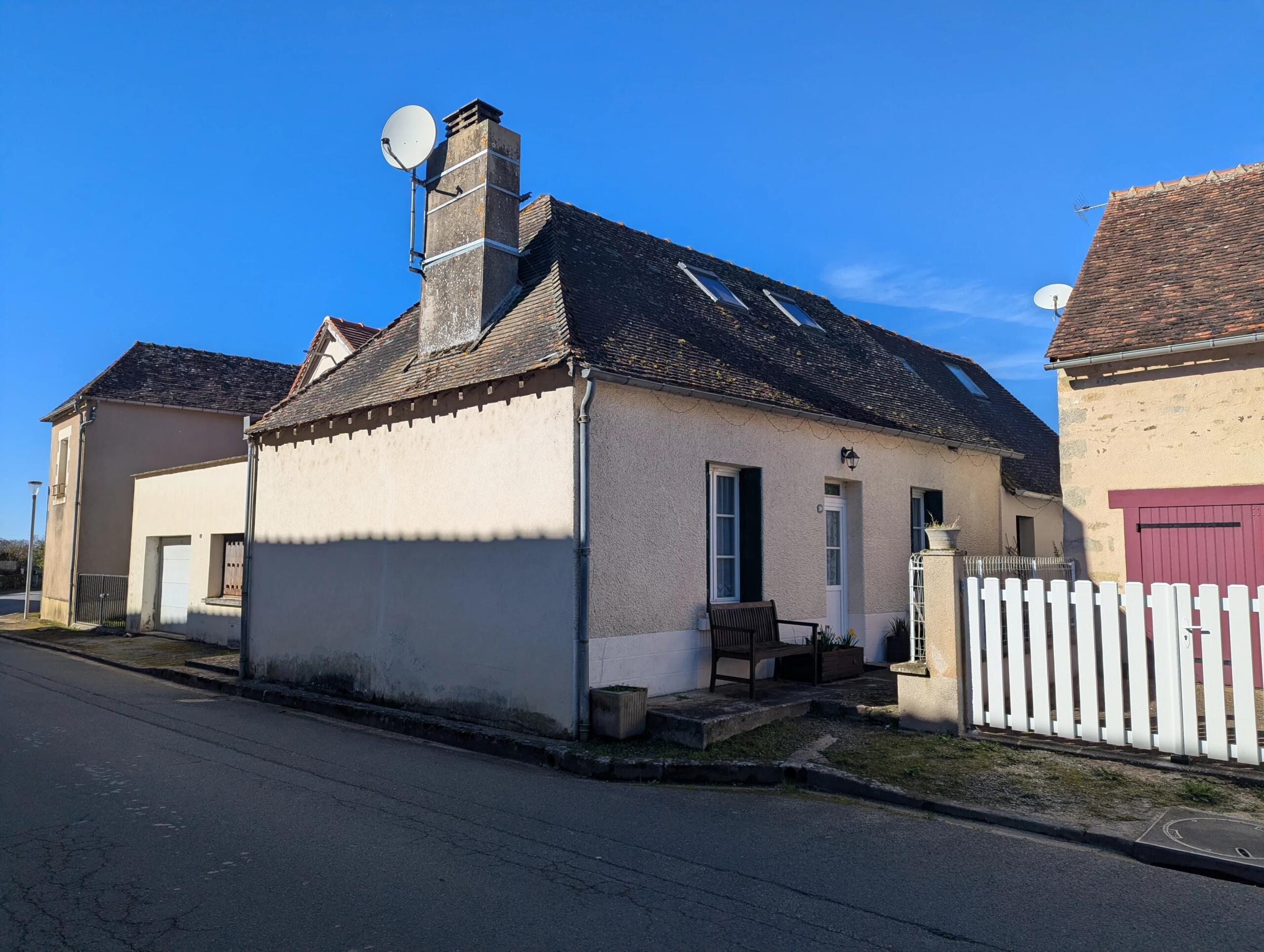 Beautiful, sunny three-bedroom village house located in Lignac (Indre), Centre – France – BVI84075
