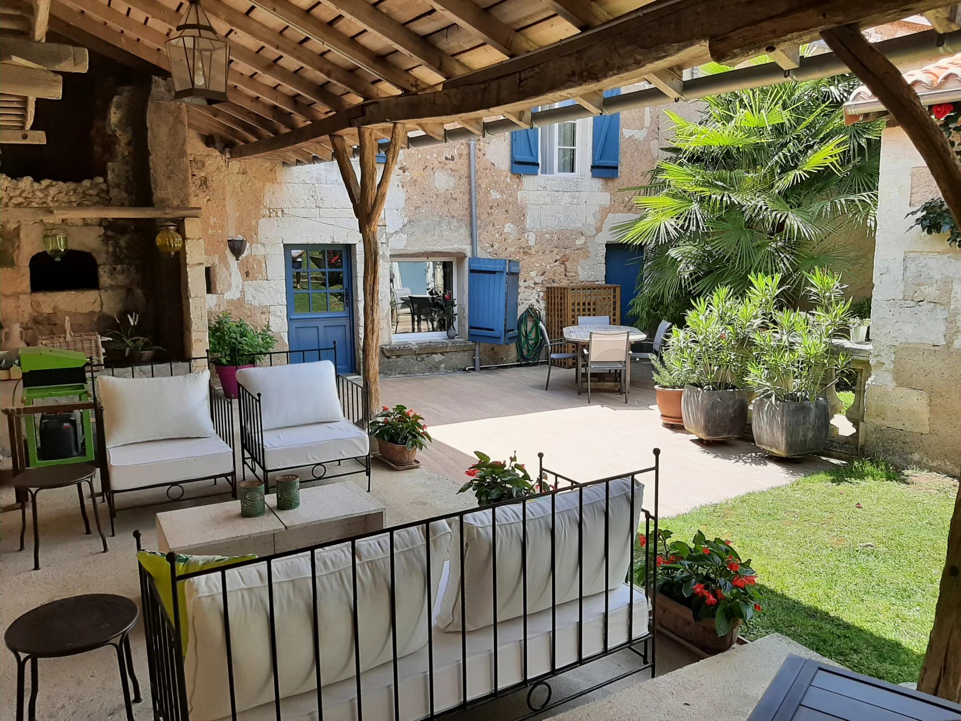 Charming renovated village house with beautiful outdoor living space and enclosed garden, Aquitaine – France – BVI80889