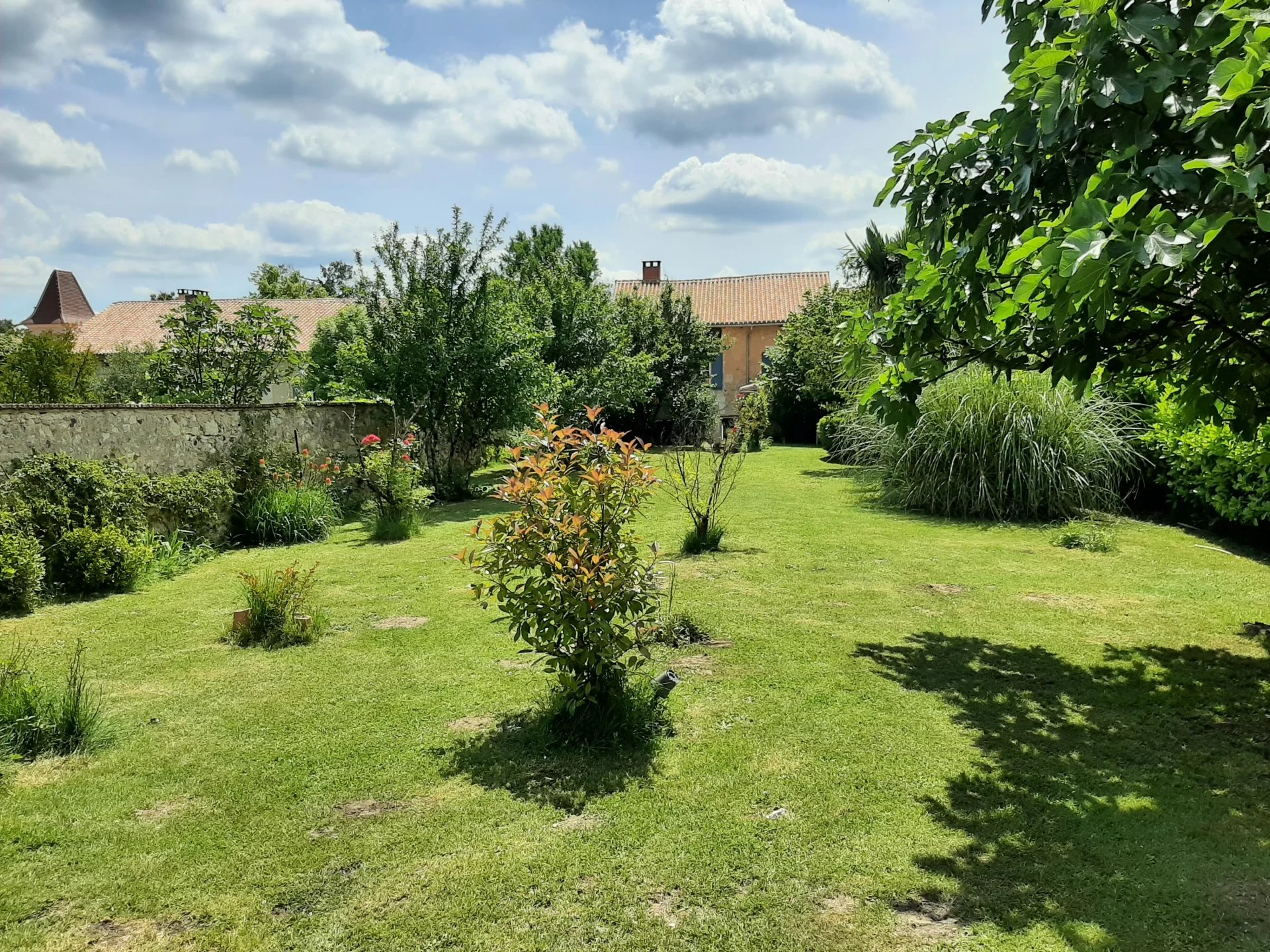 Charming renovated village house with beautiful outdoor living space and enclosed garden, Aquitaine – France – BVI80889