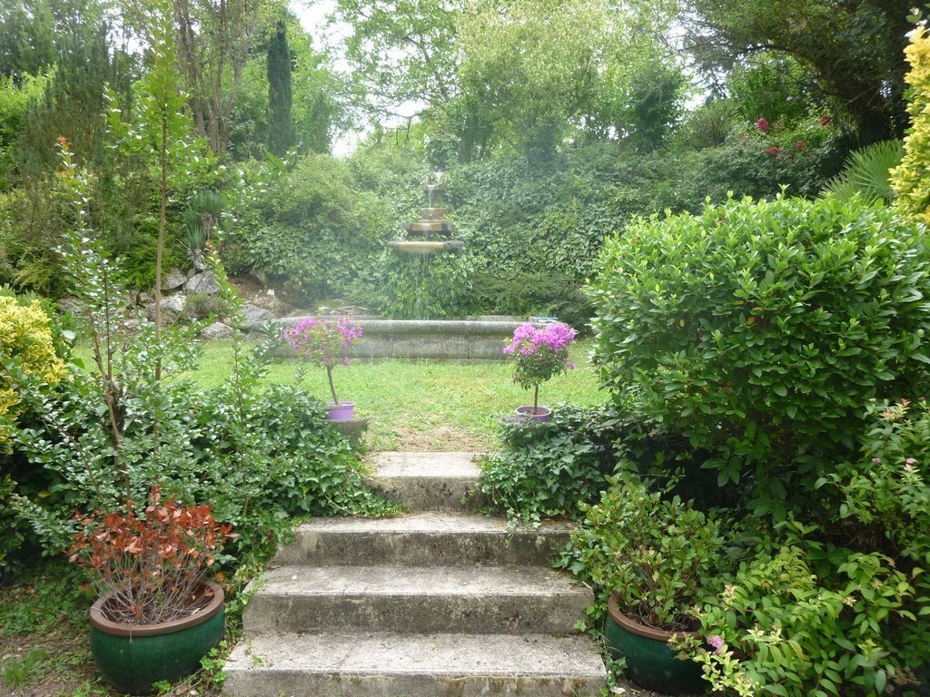 Gracious 4 bed stone property with barn and pretty garden within walking distance of all facilities, Aquitaine – France – BVI81563