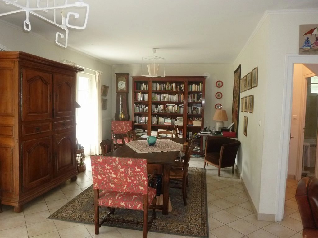 Gracious 4 bed stone property with barn and pretty garden within walking distance of all facilities, Aquitaine – France – BVI81563