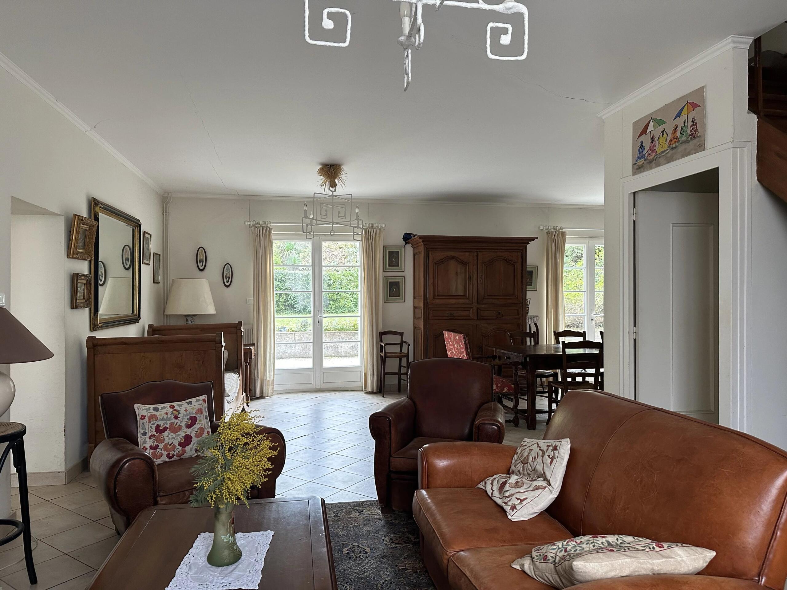 Gracious 4 bed stone property with barn and pretty garden within walking distance of all facilities, Aquitaine – France – BVI81563