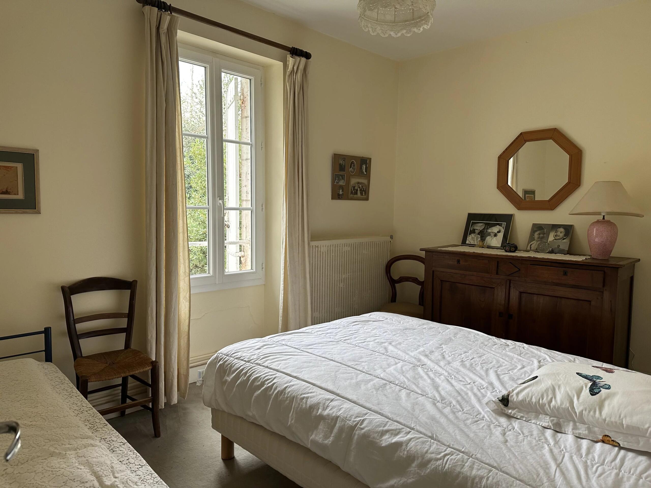 Gracious 4 bed stone property with barn and pretty garden within walking distance of all facilities, Aquitaine – France – BVI81563