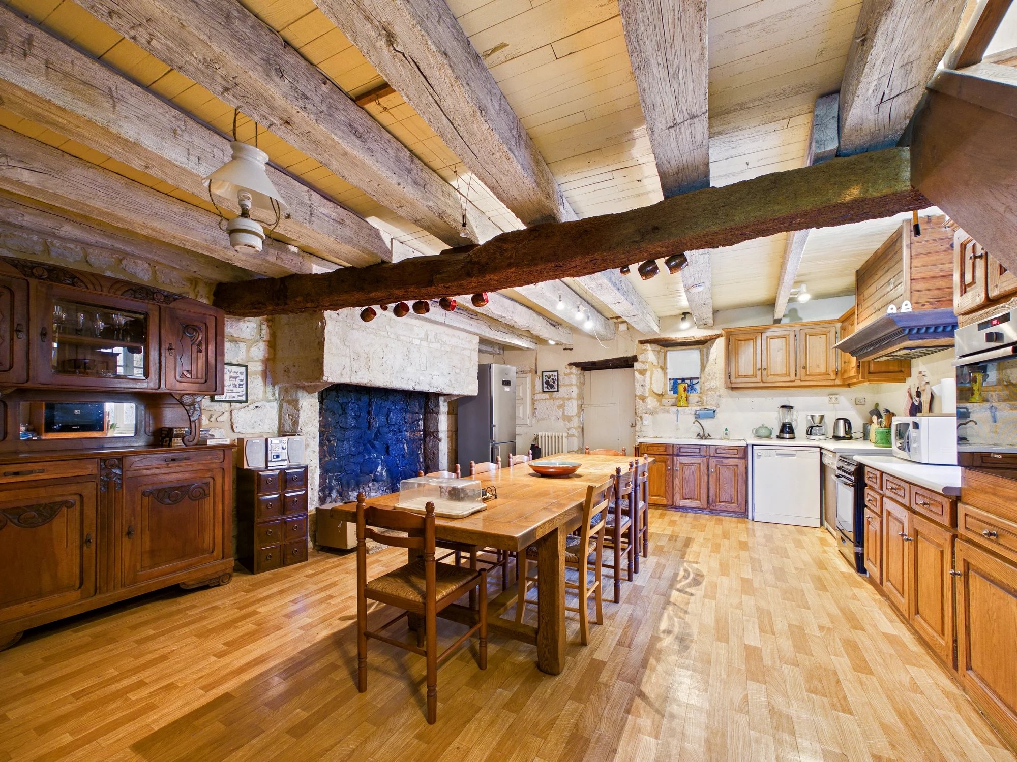 Charming Stone Country Estate with Guest House, Pool and 28 Acres – Near Bergerac, Aquitaine – France – BVI83734