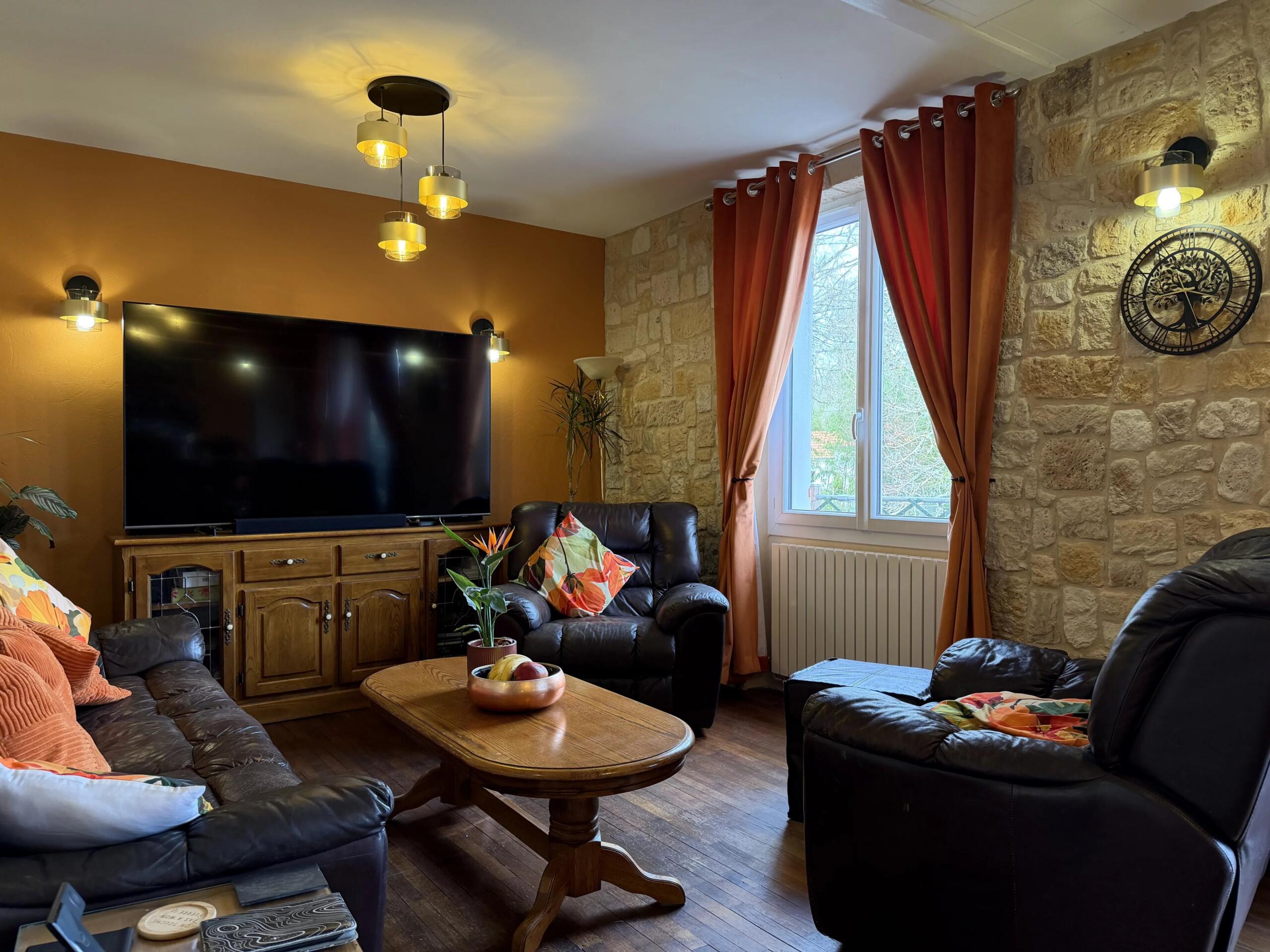 5-Bedroom Home in the Heart of Le Bugue, Aquitaine – France – BVI84346