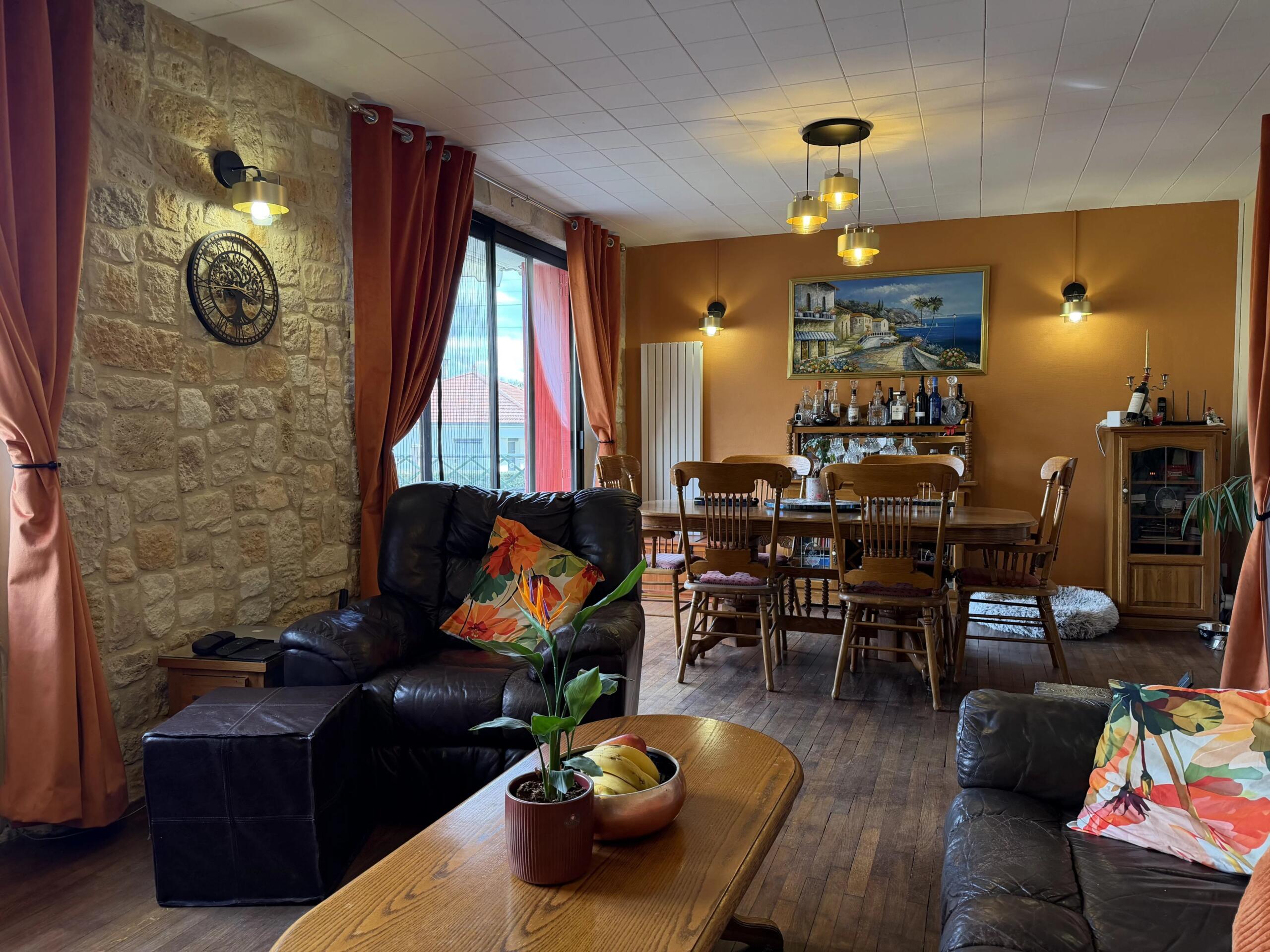 5-Bedroom Home in the Heart of Le Bugue, Aquitaine – France – BVI84346