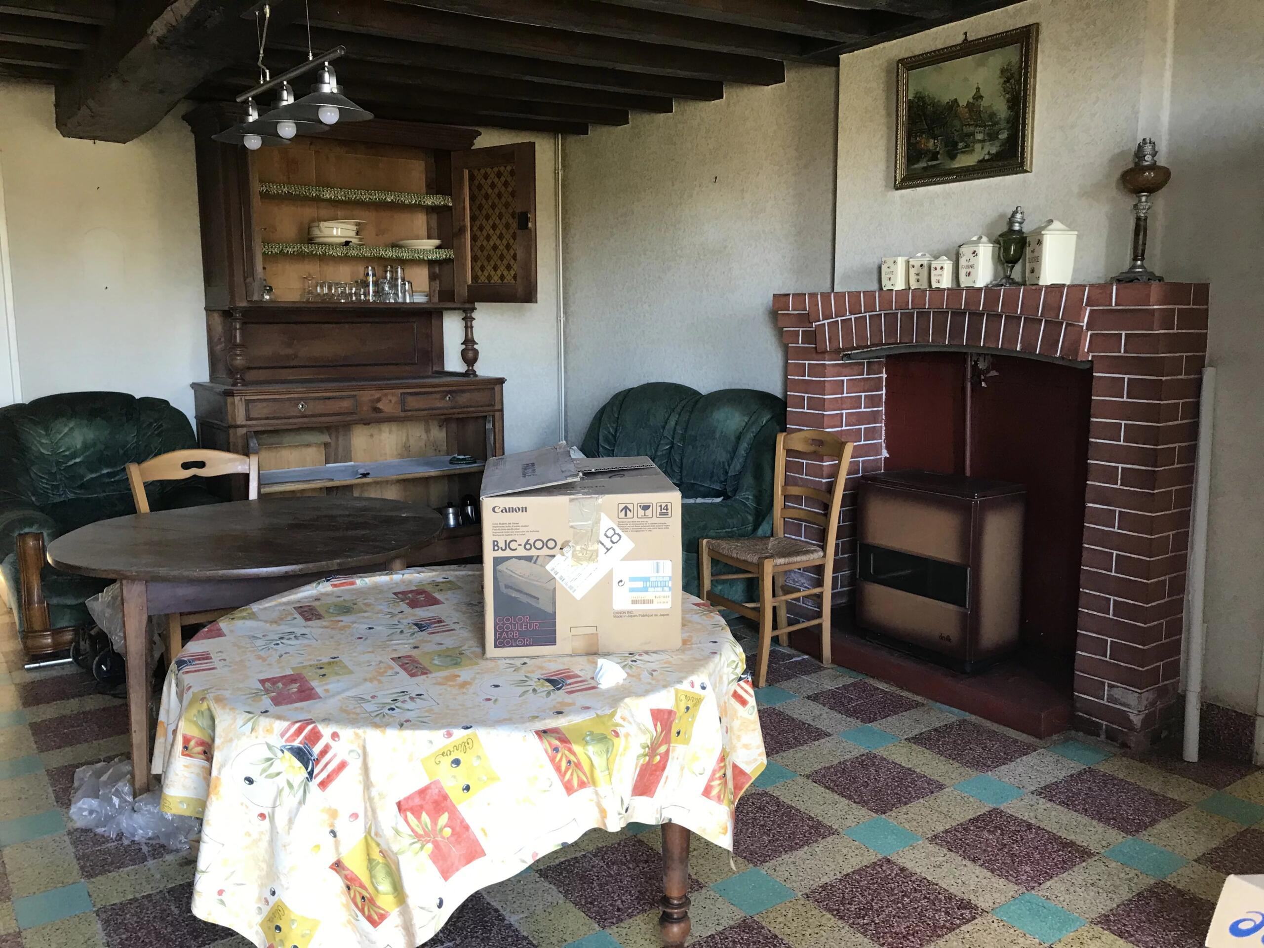 Detached end of village cottage to refresh, Limousin – France – BVI83956