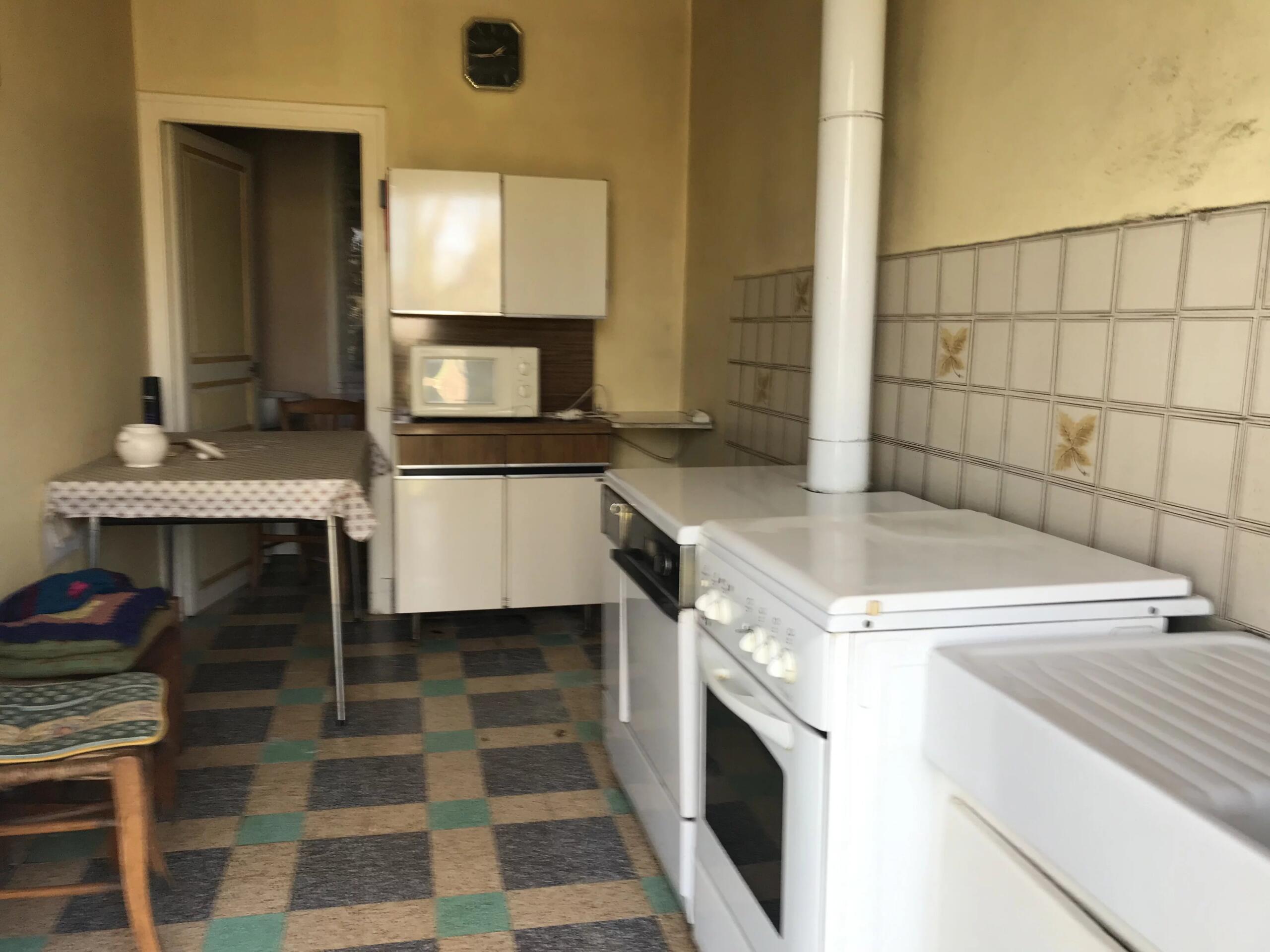 Detached end of village cottage to refresh, Limousin – France – BVI83956