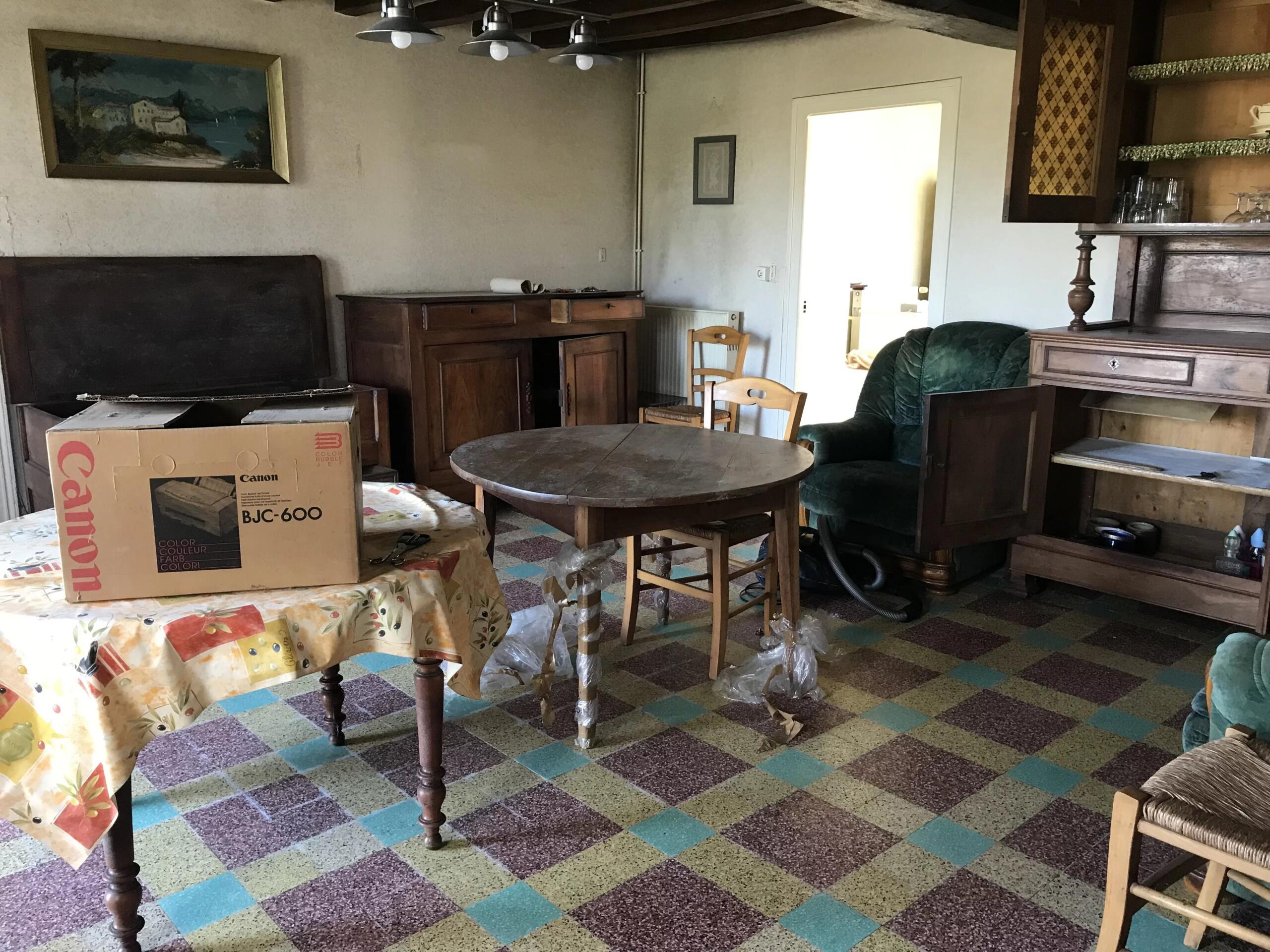 Detached end of village cottage to refresh, Limousin – France – BVI83956