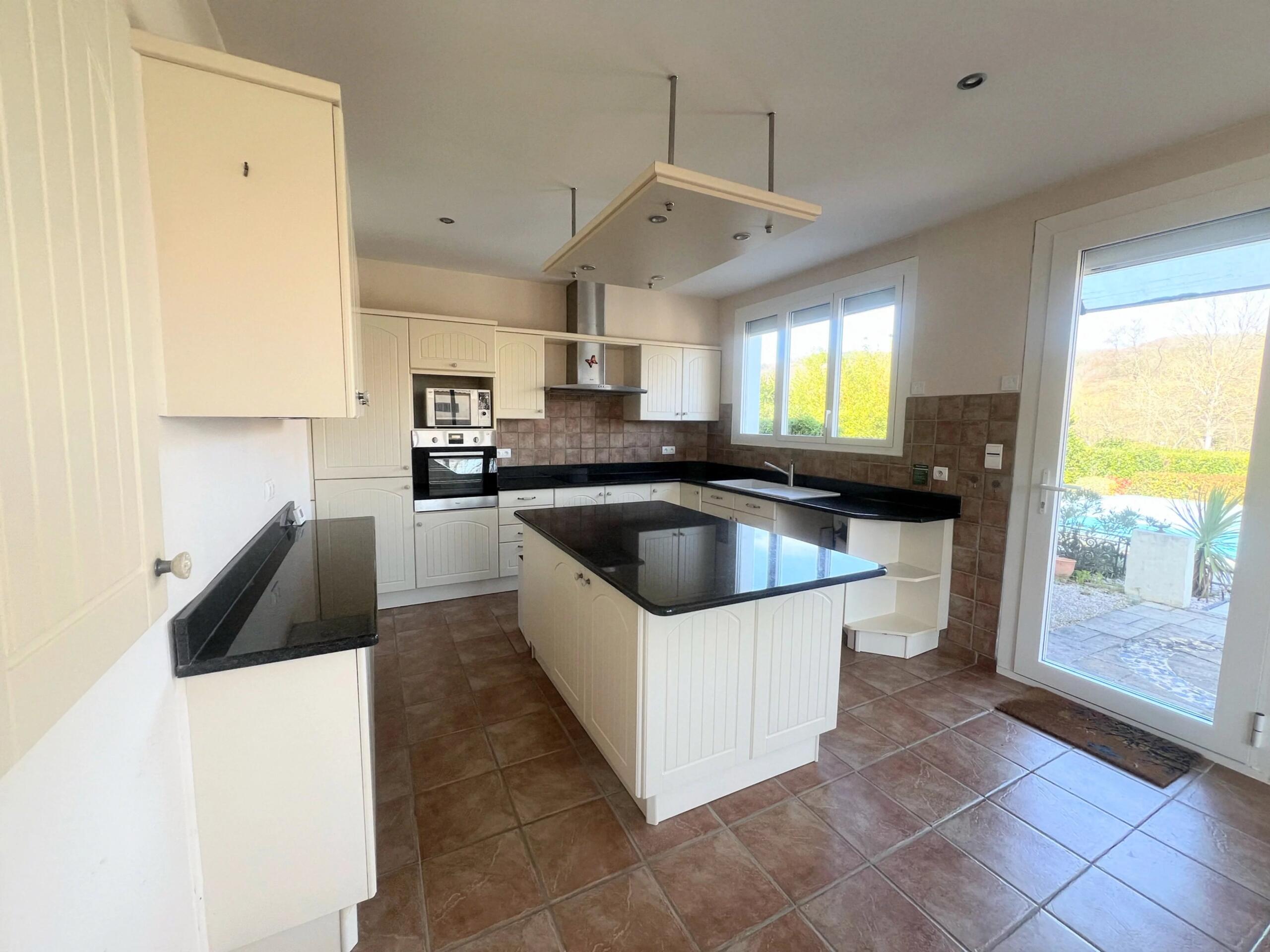 Modernised  Detached Home with Garden and Pool, Midi-Pyrénées – France – BVI84599