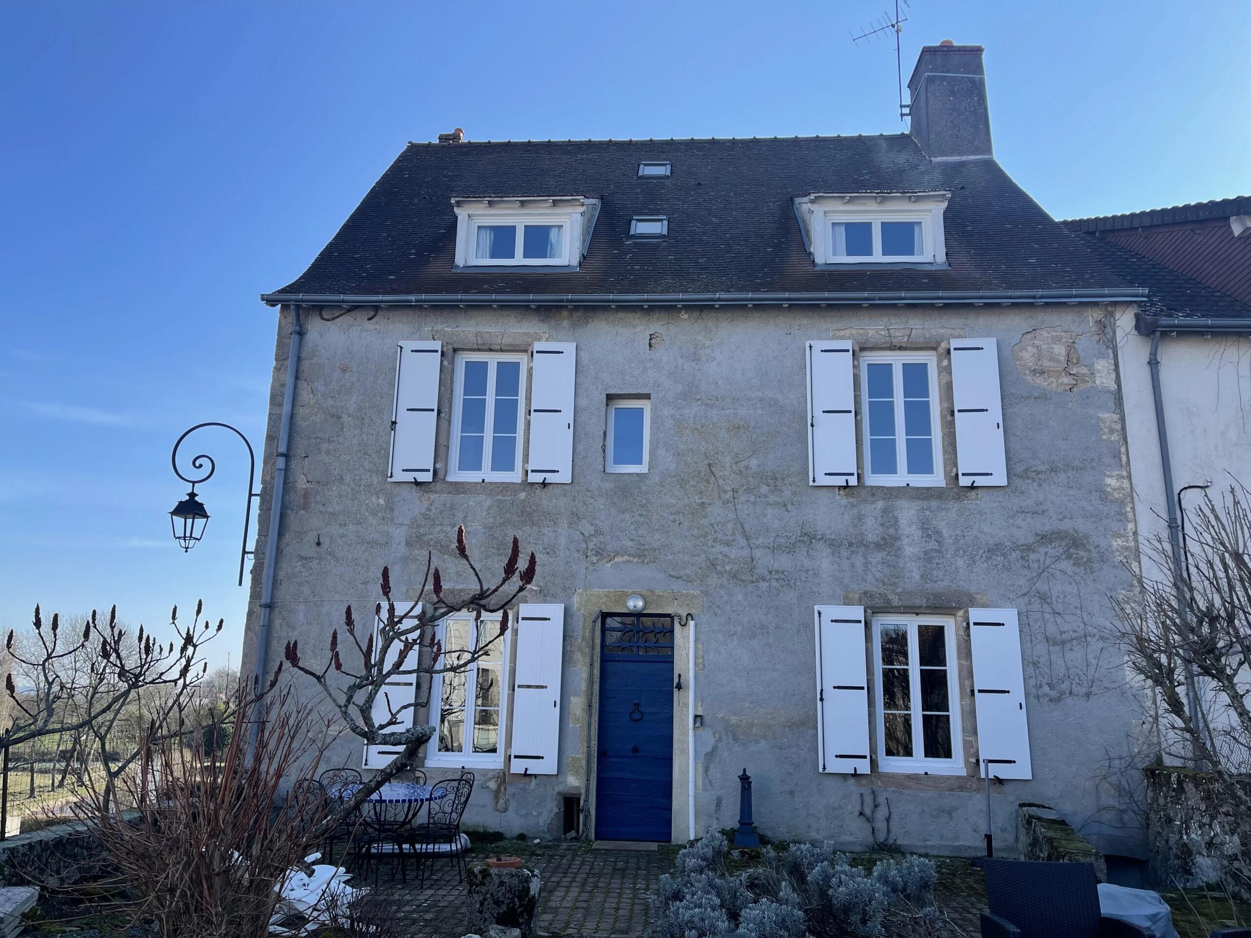 Six bedroom chateau style house in pretty town, Limousin – France – BVI84974