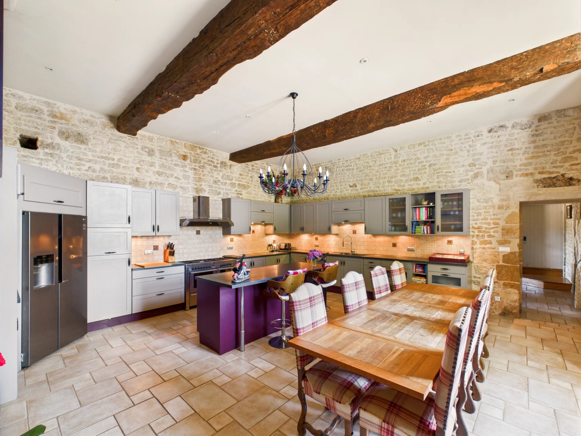 Beautiful manor house with guest house, outbuildings and 4 ha, Pays de la Loire – France – BVI72046