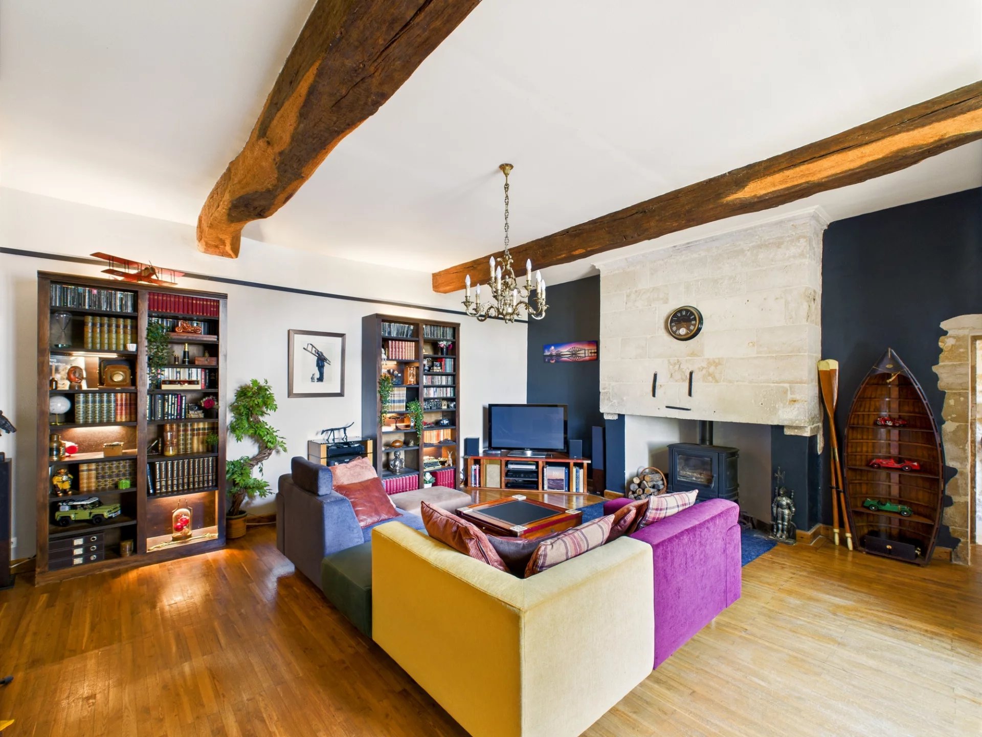 Beautiful manor house with guest house, outbuildings and 4 ha, Pays de la Loire – France – BVI72046