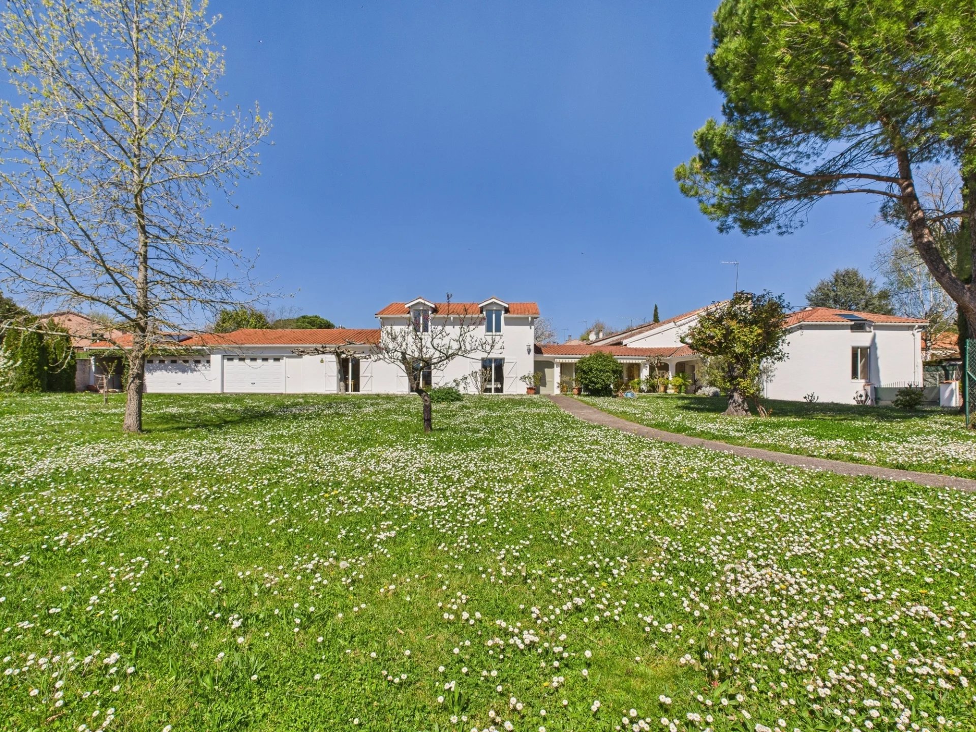 Spacious Family Home with Modern Comfort in Saint-Sylvestre-sur-Lot, Aquitaine – France – BVI78415