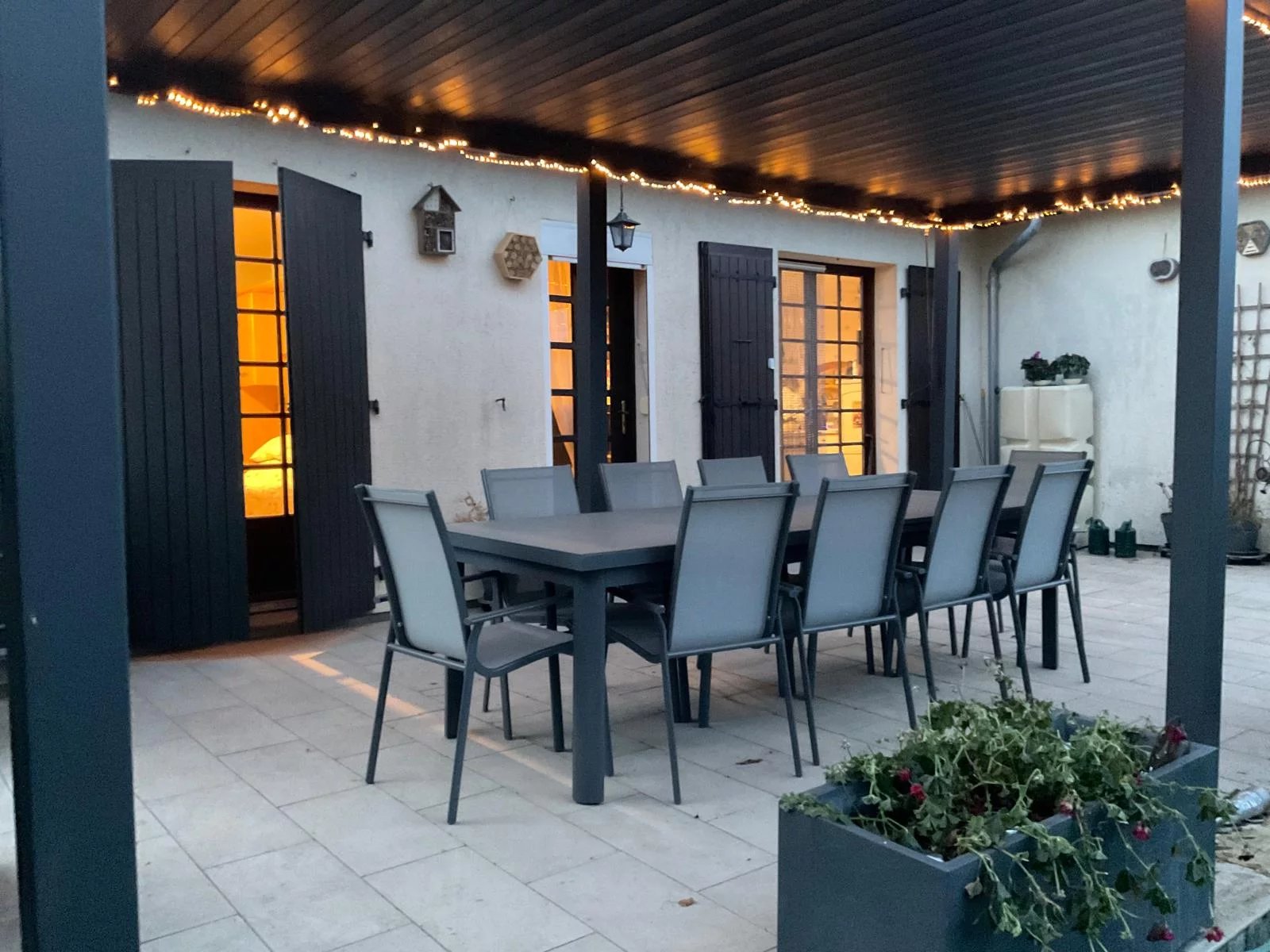 Detached spacious house, on edge of  village, surrounded by garden and luxury lounge area, Poitou-Charentes – France – BVI78032