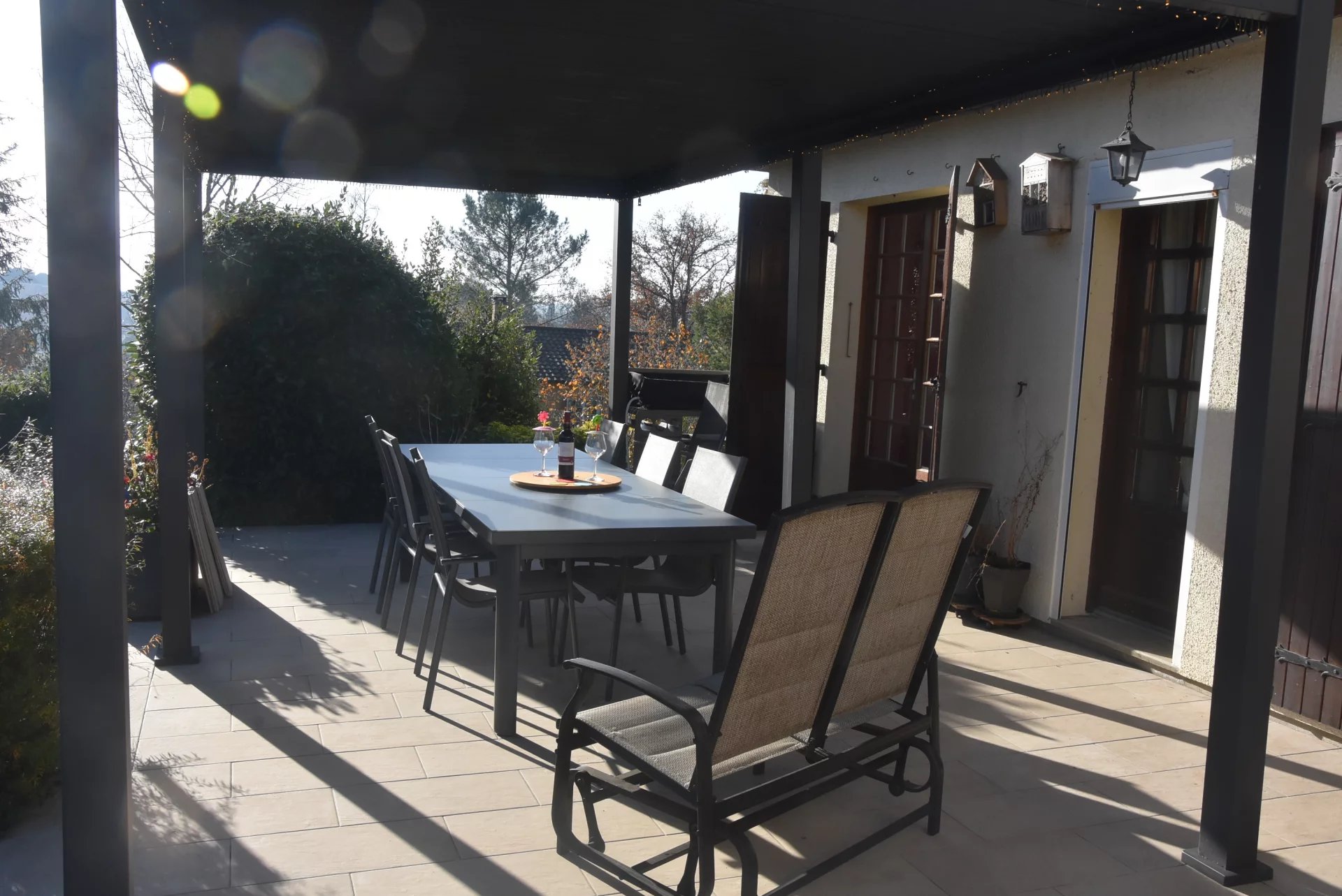 Detached spacious house, on edge of  village, surrounded by garden and luxury lounge area, Poitou-Charentes – France – BVI78032