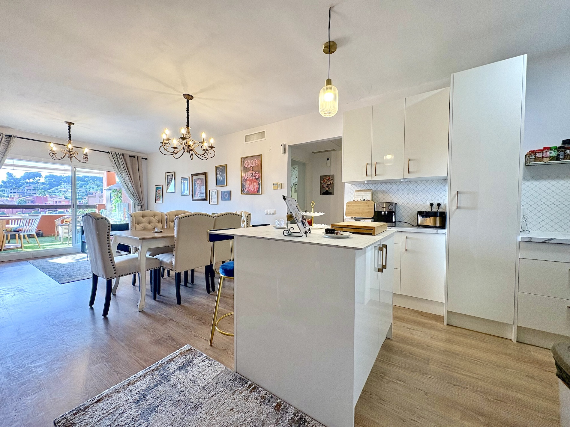 2 bedroom Apartment in Marbella, Malaga, Spain – 428-05350P