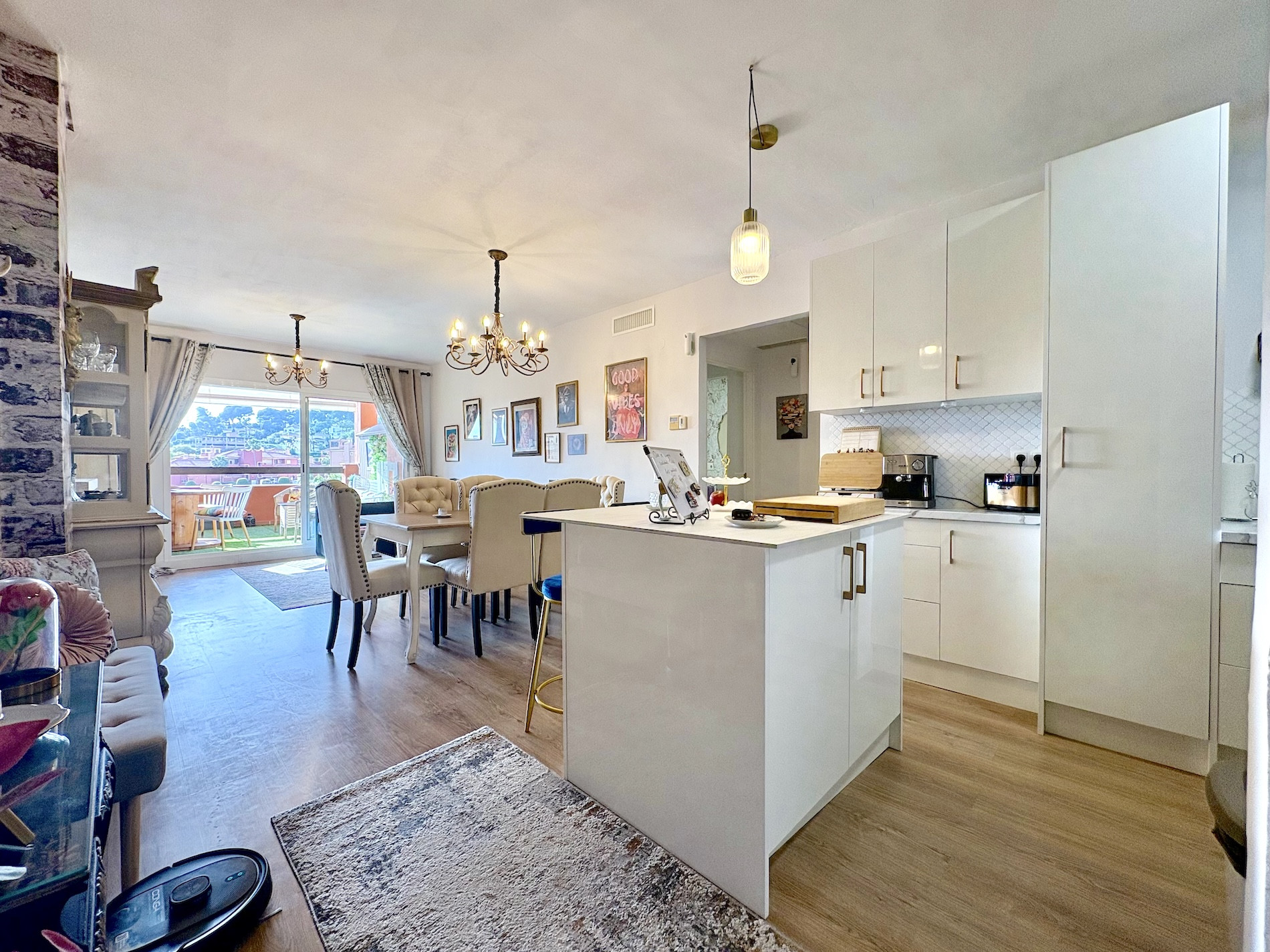 2 bedroom Apartment in Marbella, Malaga, Spain – 428-05350P