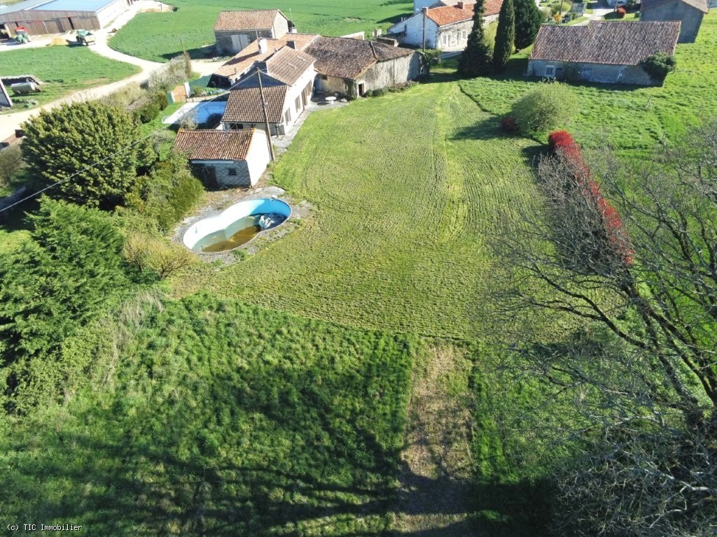 4 bedroom House in Civray, France – r7454