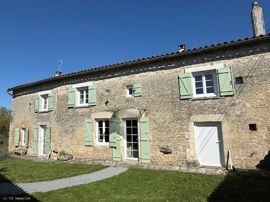 3 bedroom House in Villefagnan, France – r7452