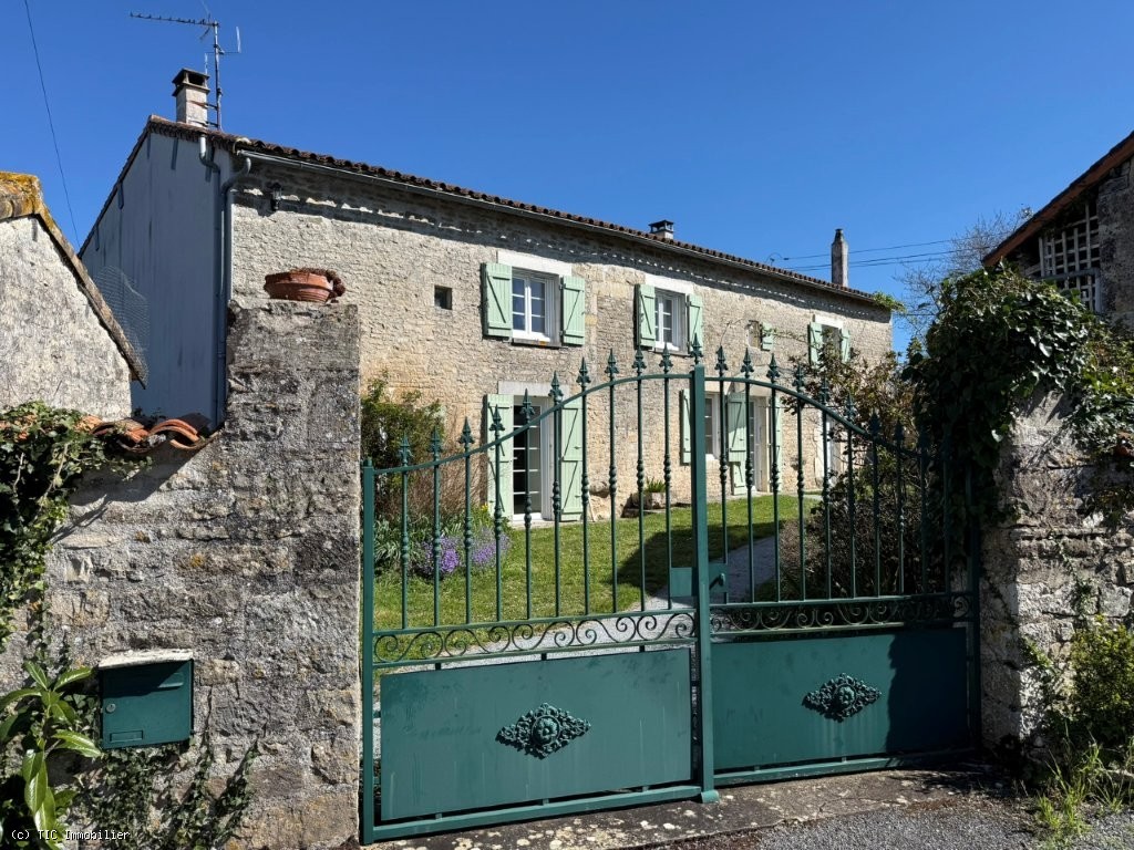 3 bedroom House in Villefagnan, France – r7452
