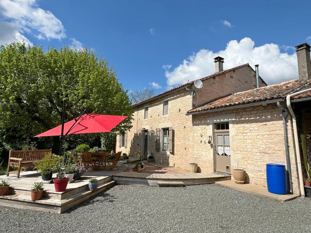 5 bedroom House in Sauze-Vaussais, Sauzé-Vaussais, France – r7451