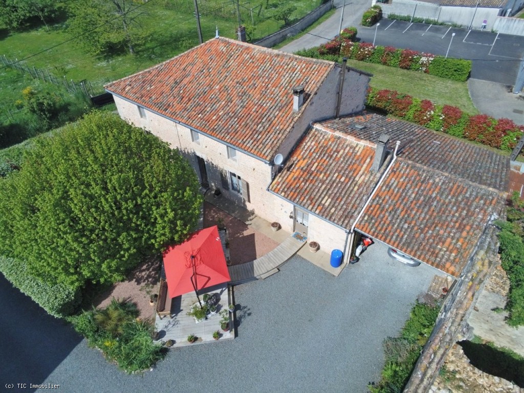 5 bedroom House in Sauze-Vaussais, Sauzé-Vaussais, France – r7451
