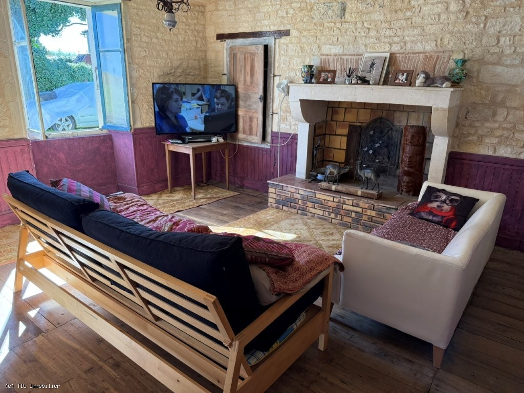 2 bedroom House in Villefagnan, France – r7450