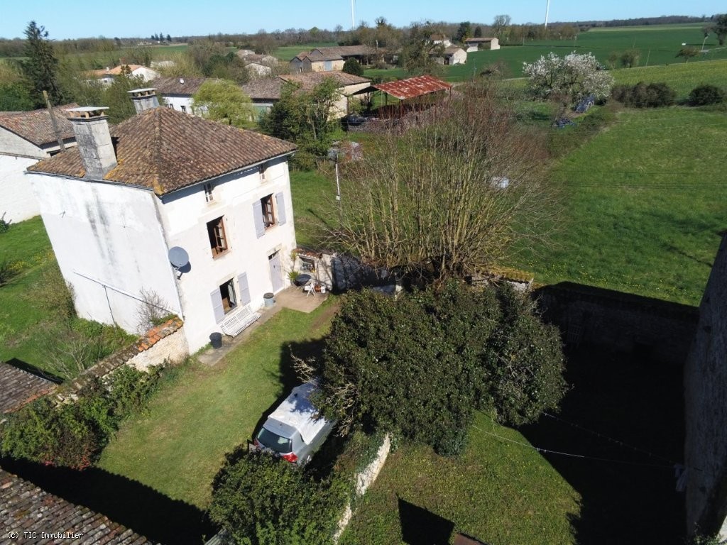 2 bedroom House in Villefagnan, France – r7450