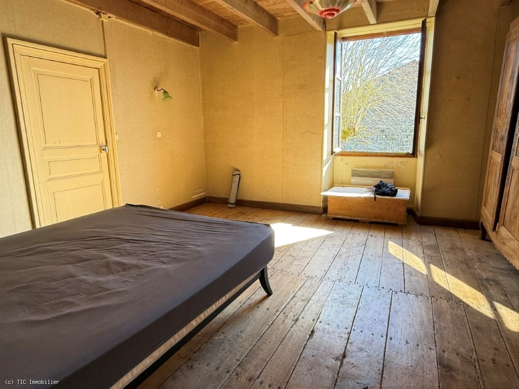 2 bedroom House in Villefagnan, France – r7450